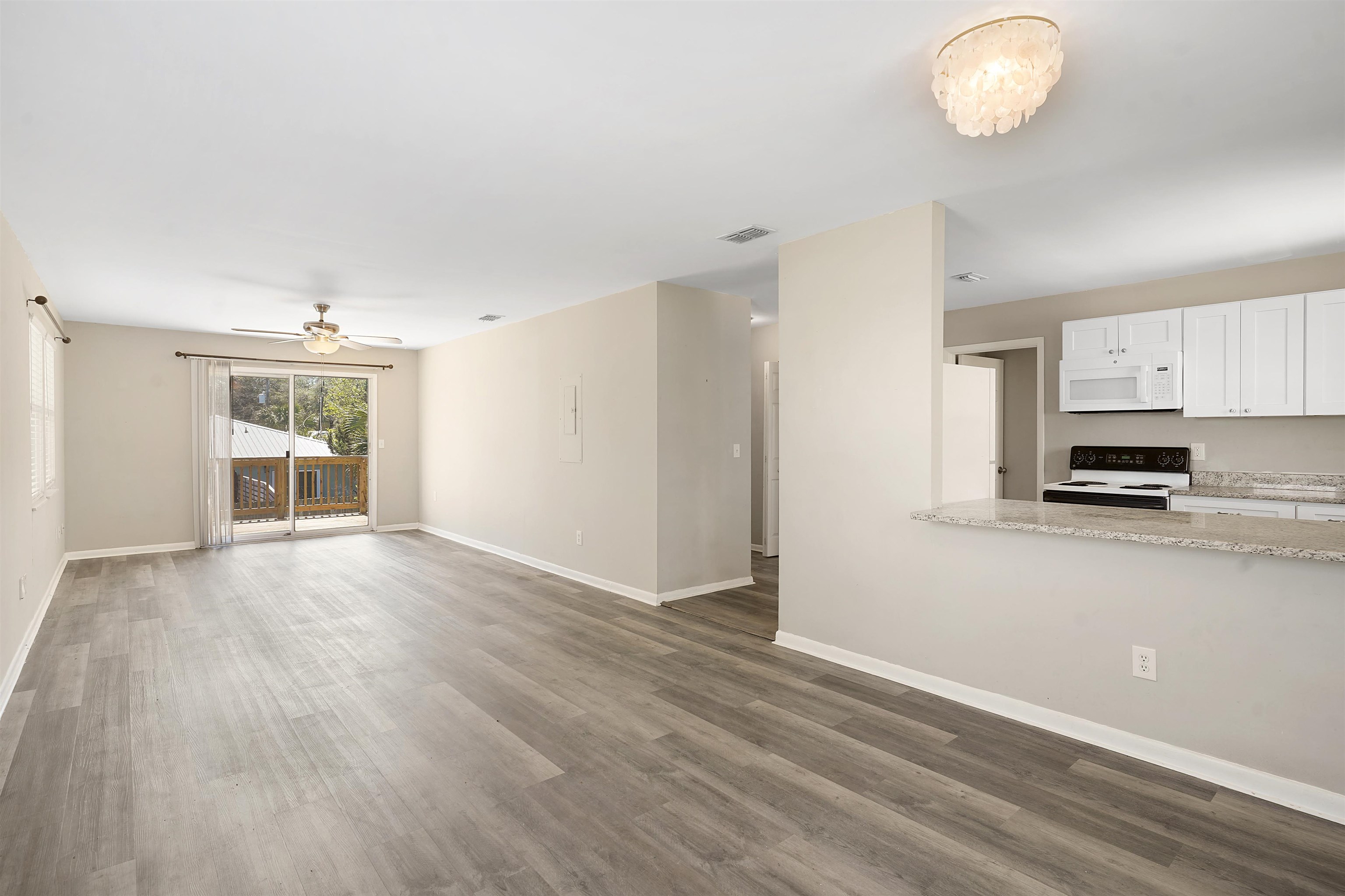 Image 9 of 45 For 207 9th St  