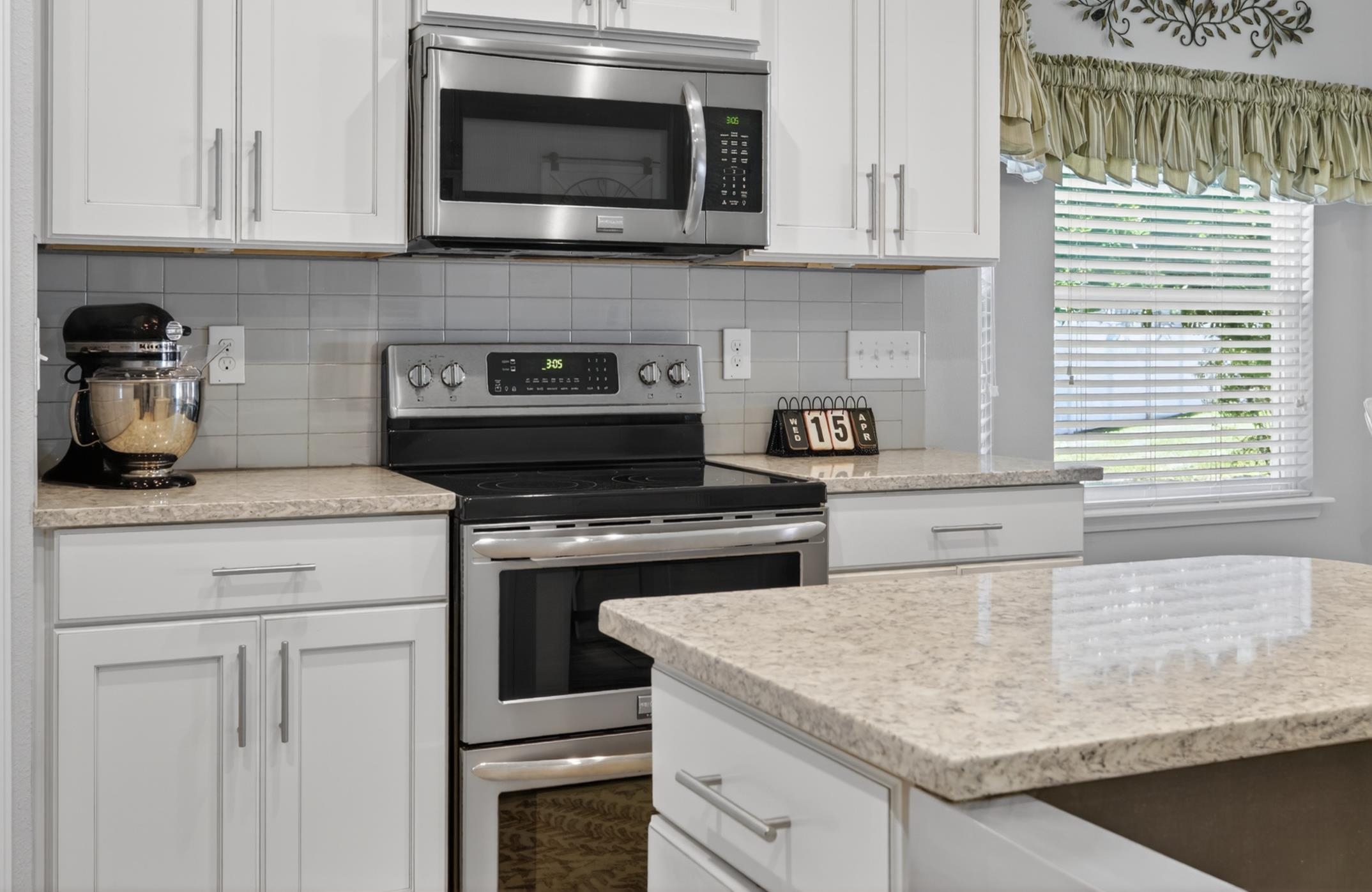 Image 10 of 82 For 37 Lost Lake Dr