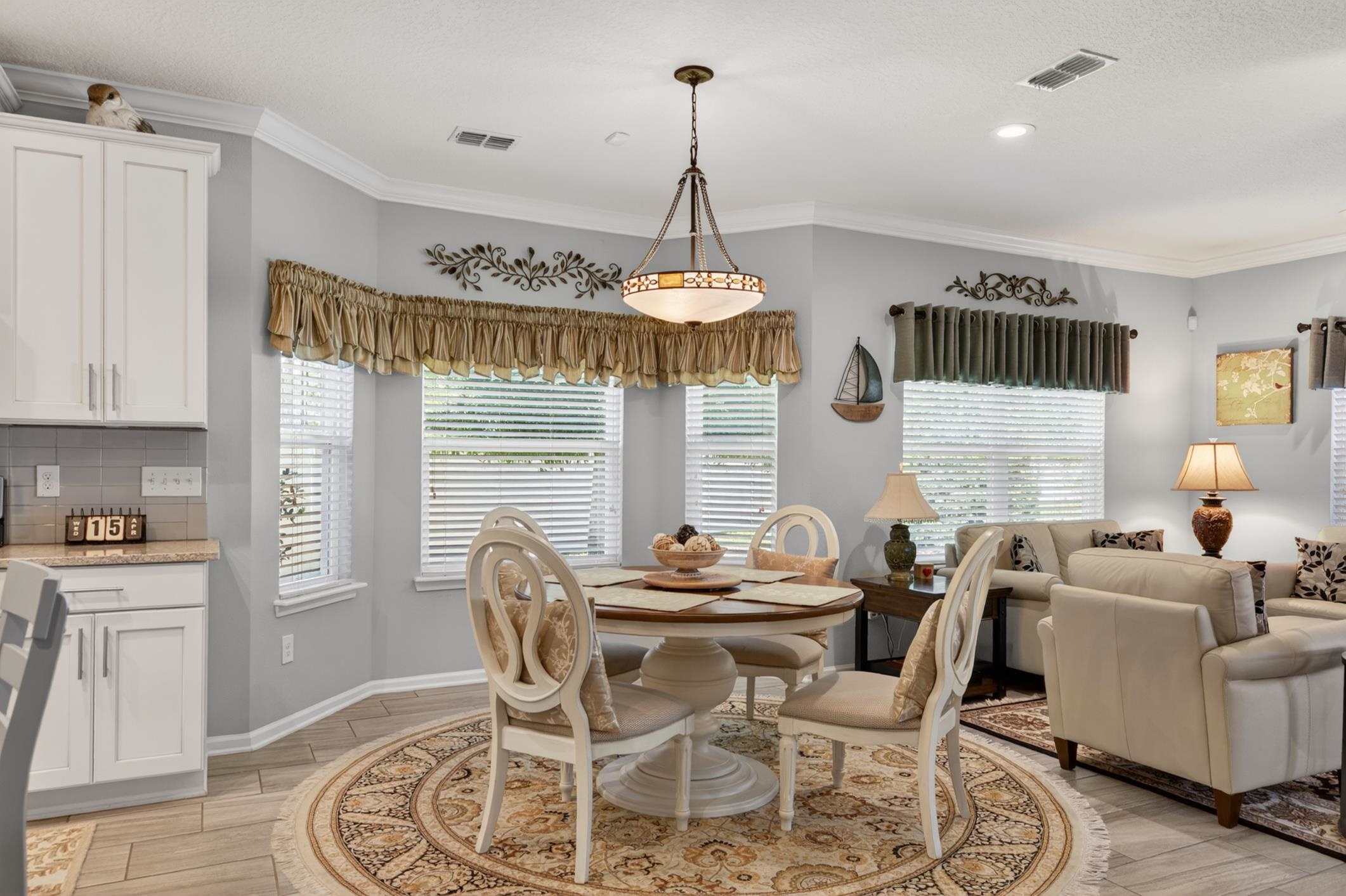 Image 14 of 82 For 37 Lost Lake Dr