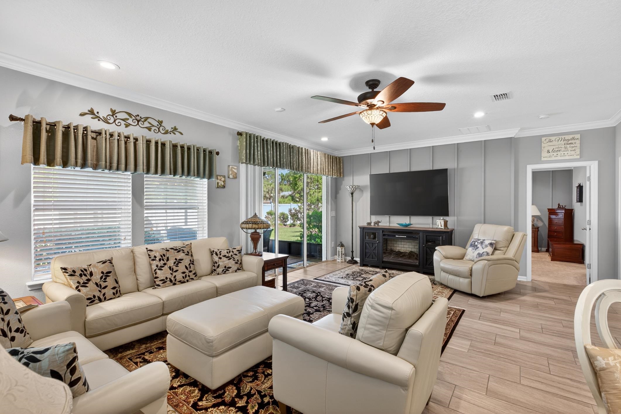 Image 18 of 82 For 37 Lost Lake Dr