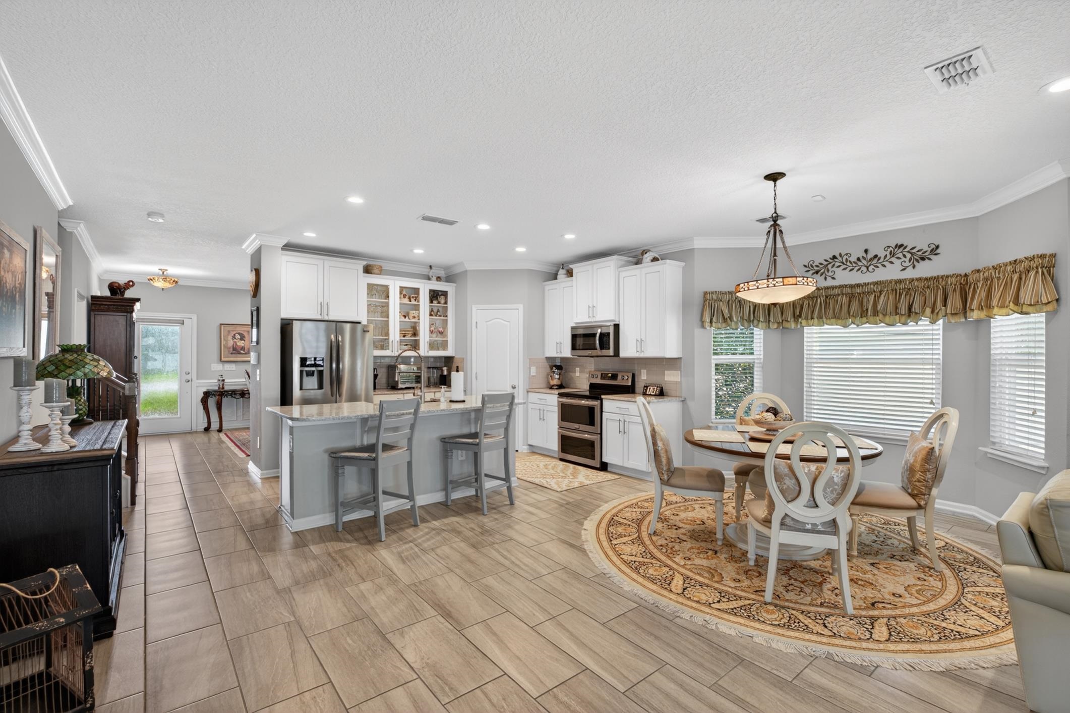 Image 19 of 82 For 37 Lost Lake Dr