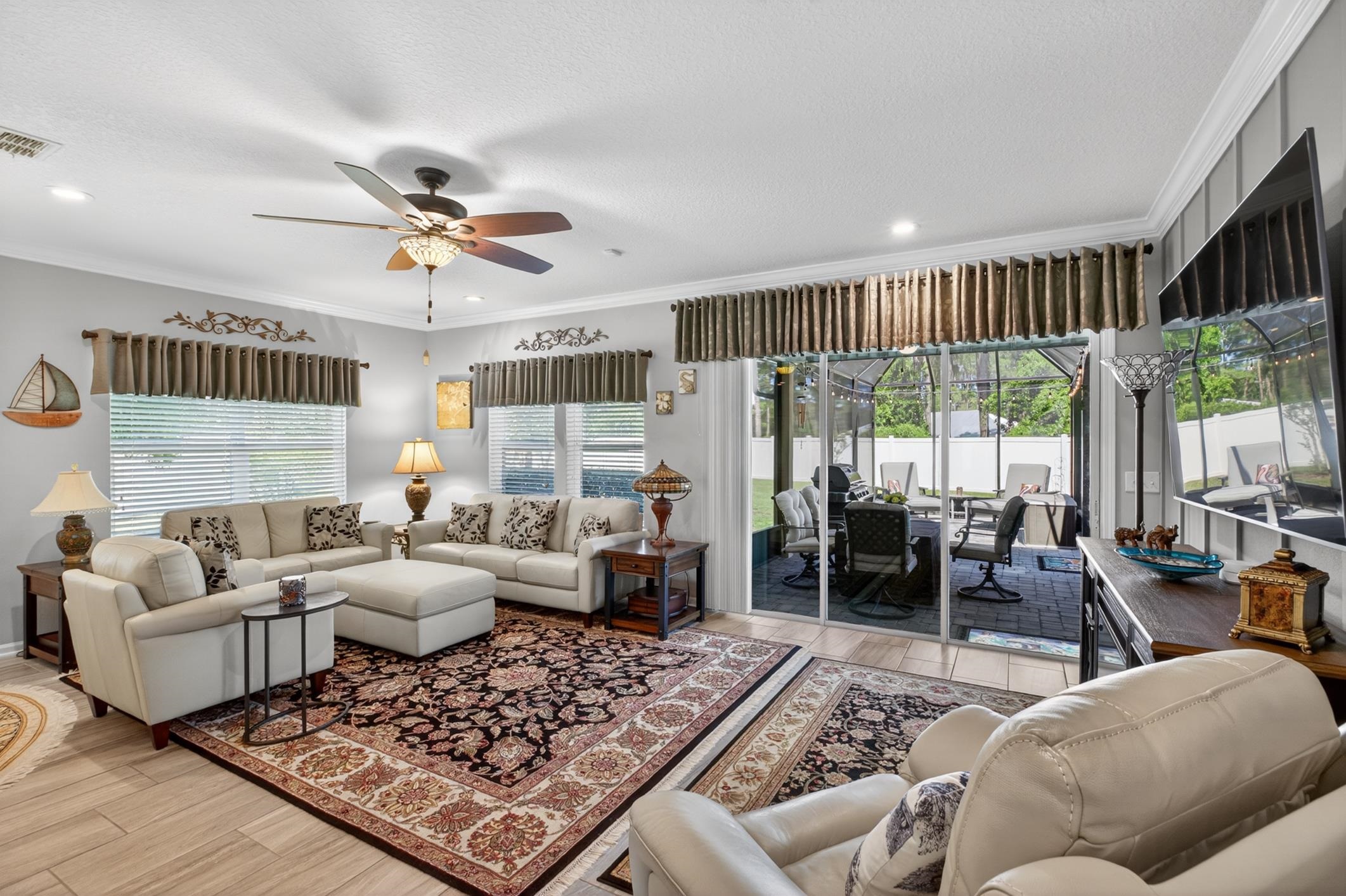 Image 21 of 82 For 37 Lost Lake Dr