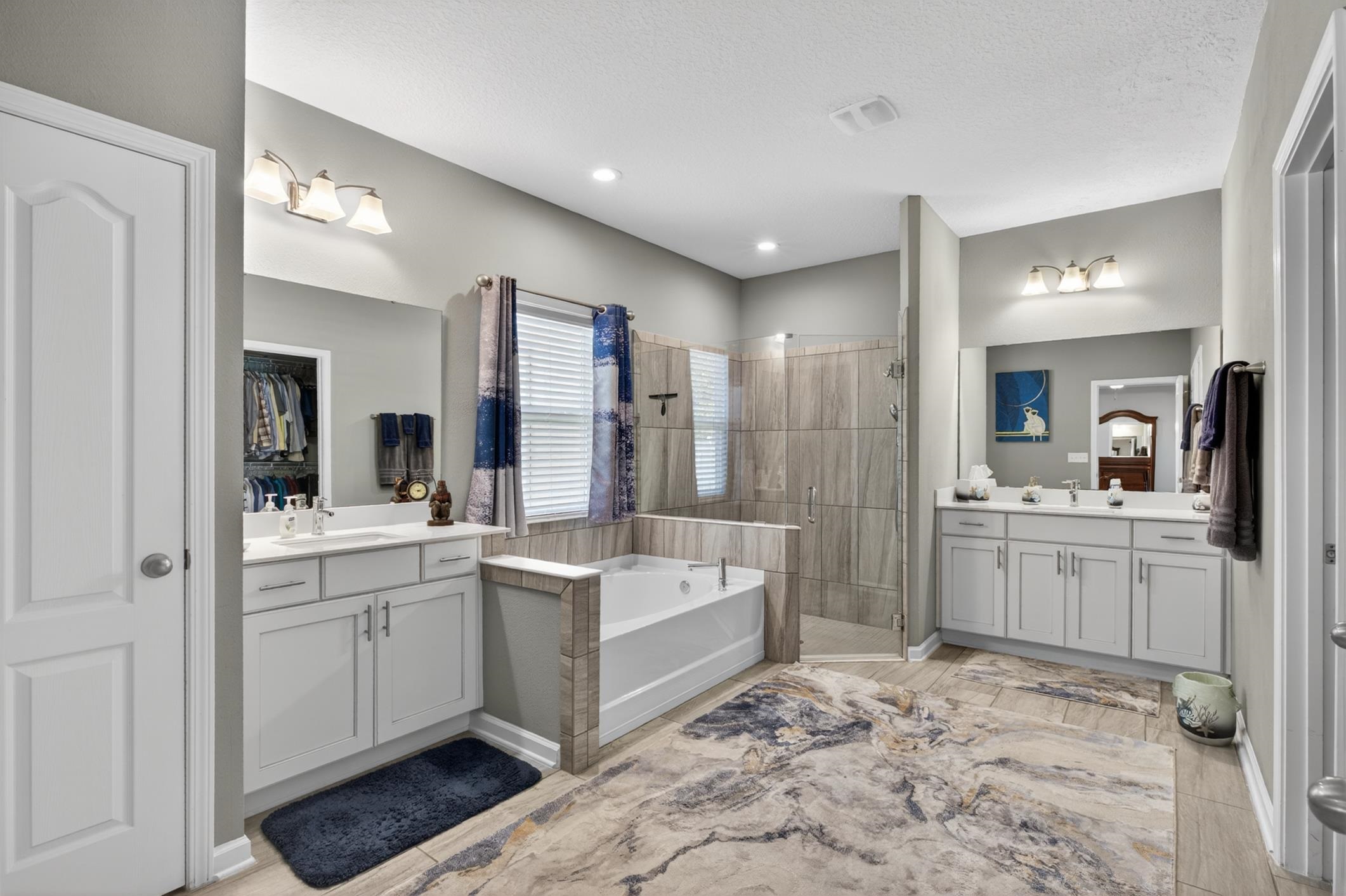 Image 26 of 82 For 37 Lost Lake Dr