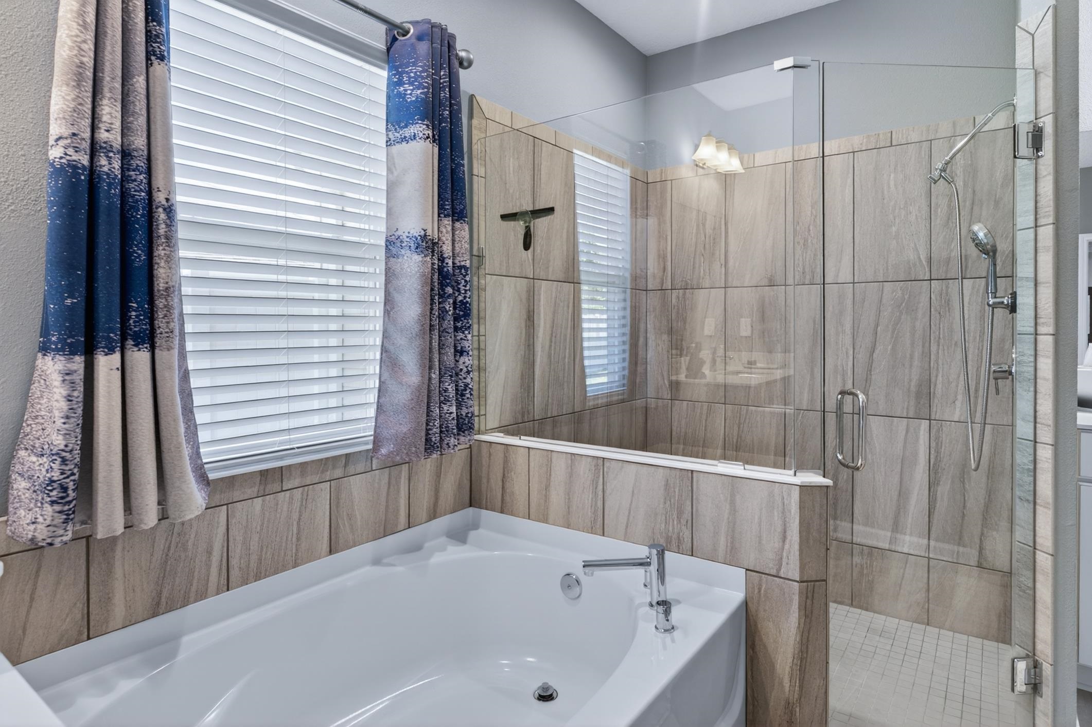 Image 28 of 82 For 37 Lost Lake Dr