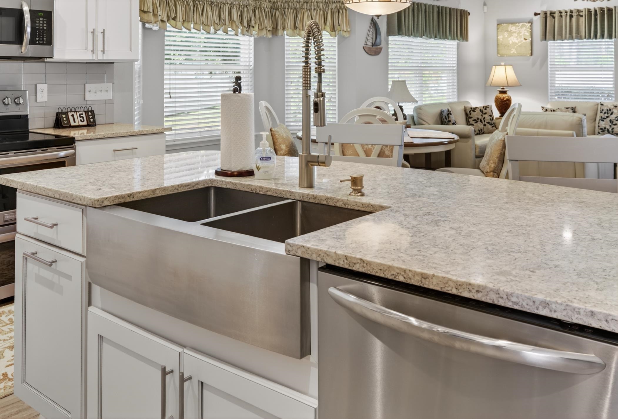 Image 9 of 82 For 37 Lost Lake Dr