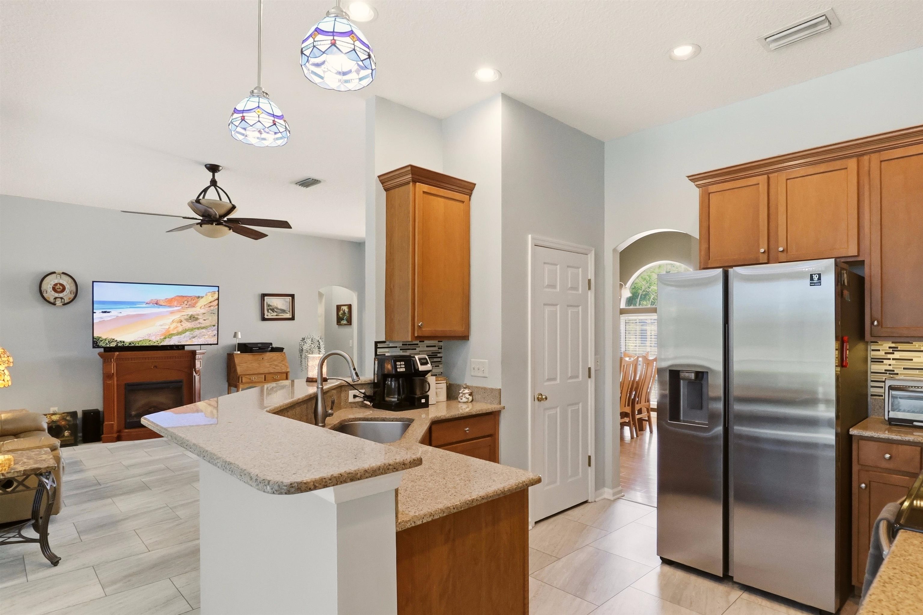 Image 18 of 44 For 273 Whisper Ridge Dr