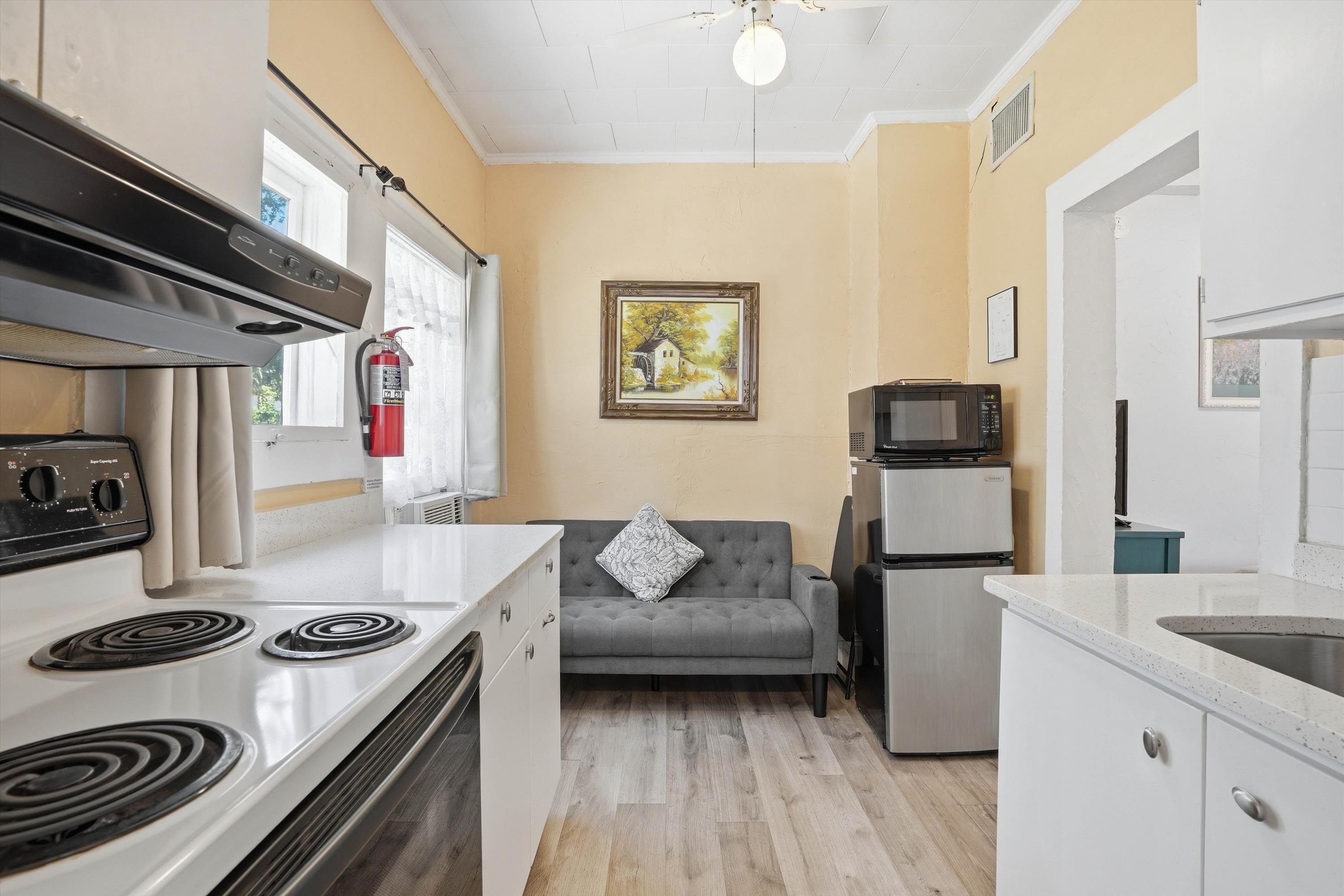 Image 11 of 42 For 53 Sanford St