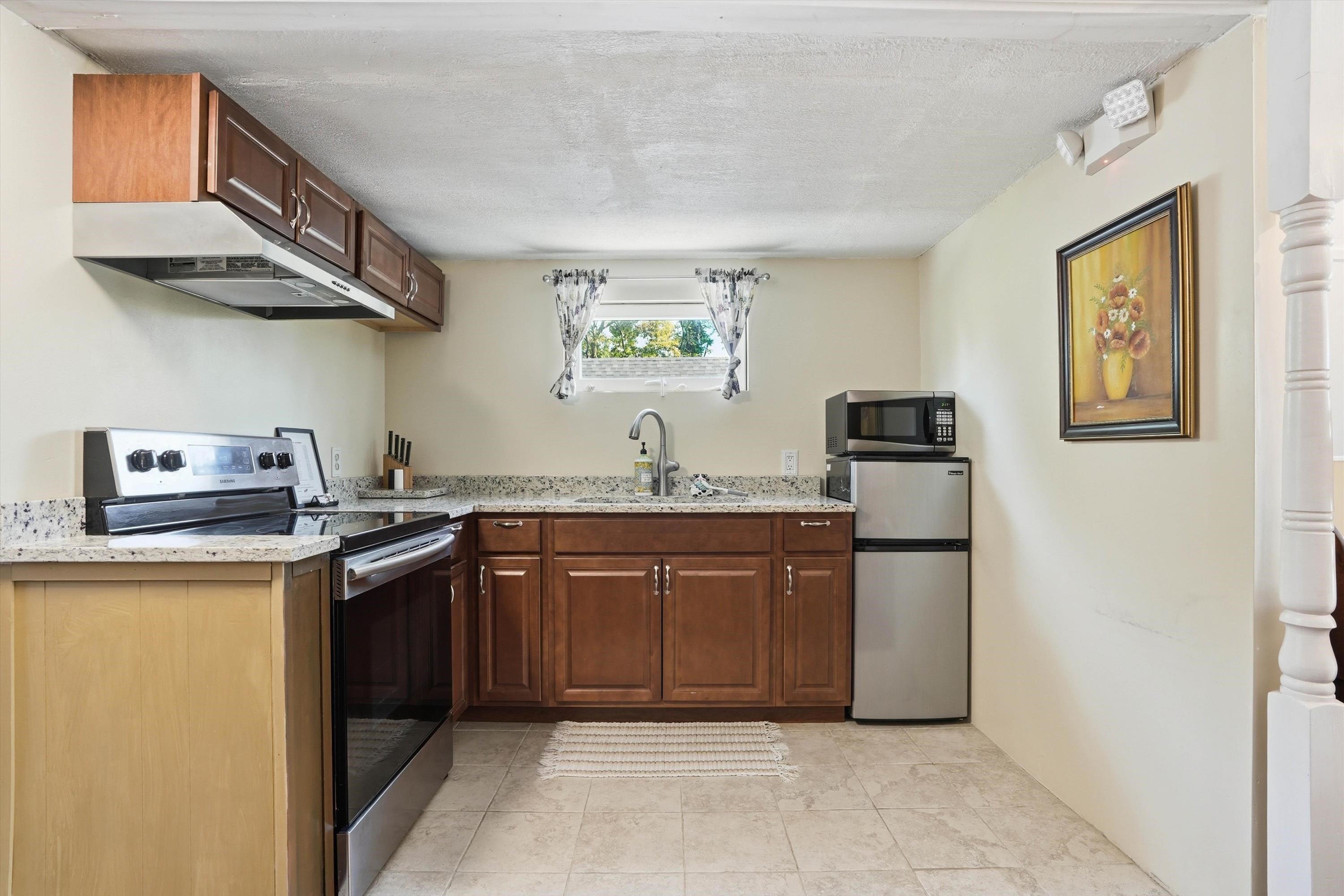 Image 36 of 42 For 53 Sanford St