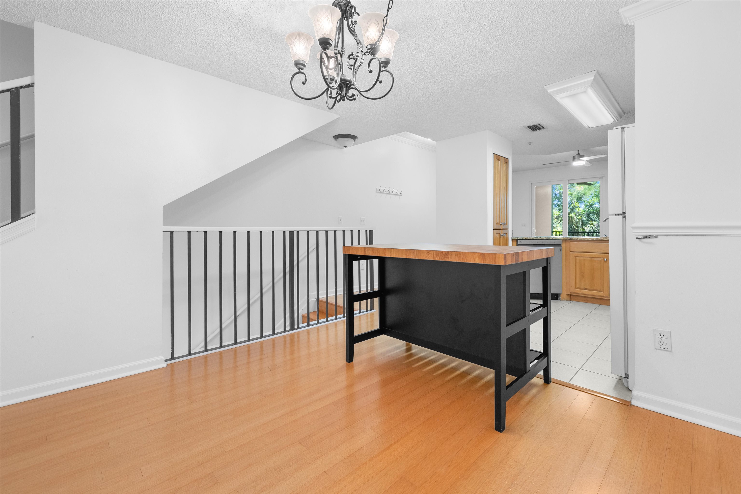 Image 10 of 31 For 2005 Mariposa Vista Ln  107