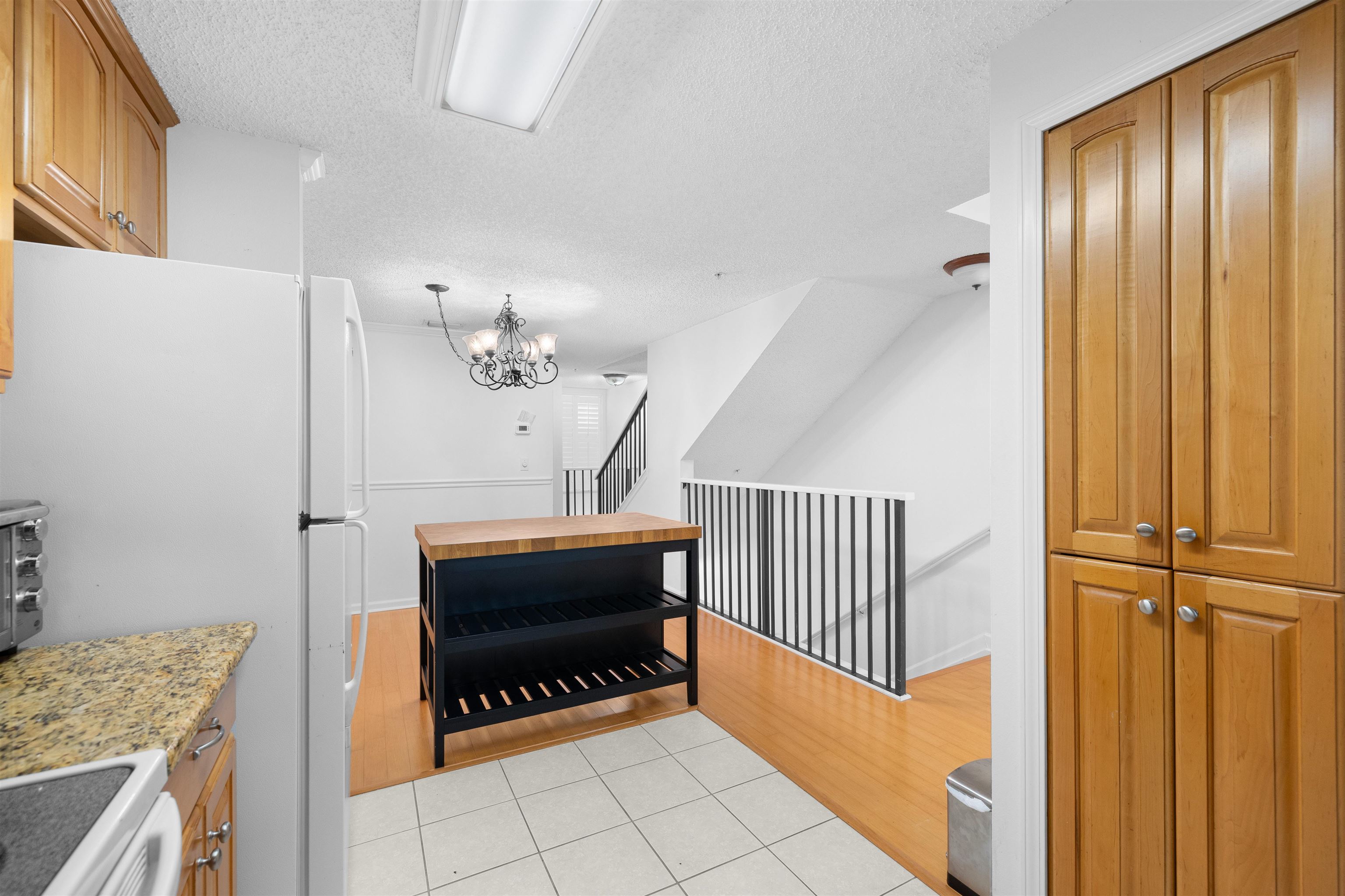 Image 11 of 31 For 2005 Mariposa Vista Ln  107