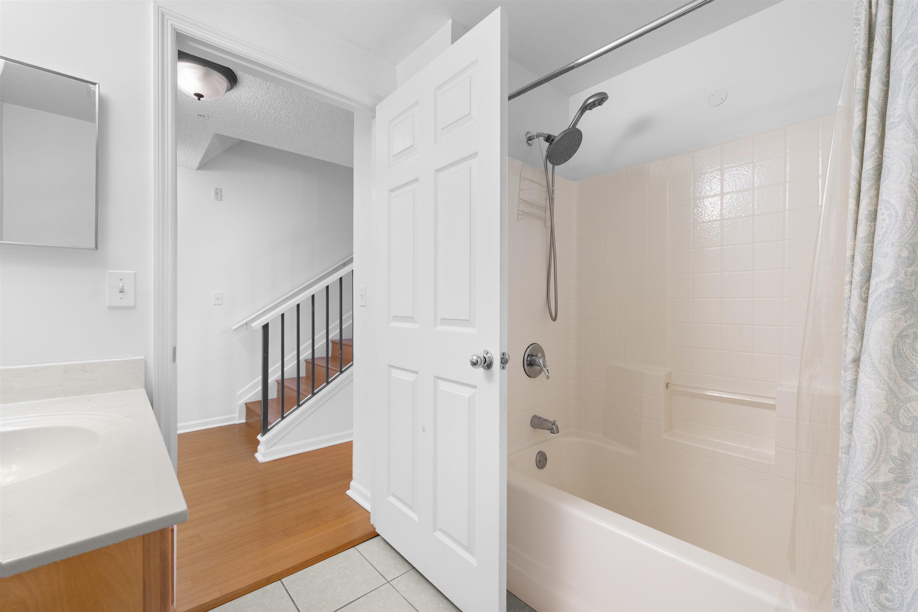 Image 14 of 31 For 2005 Mariposa Vista Ln  107