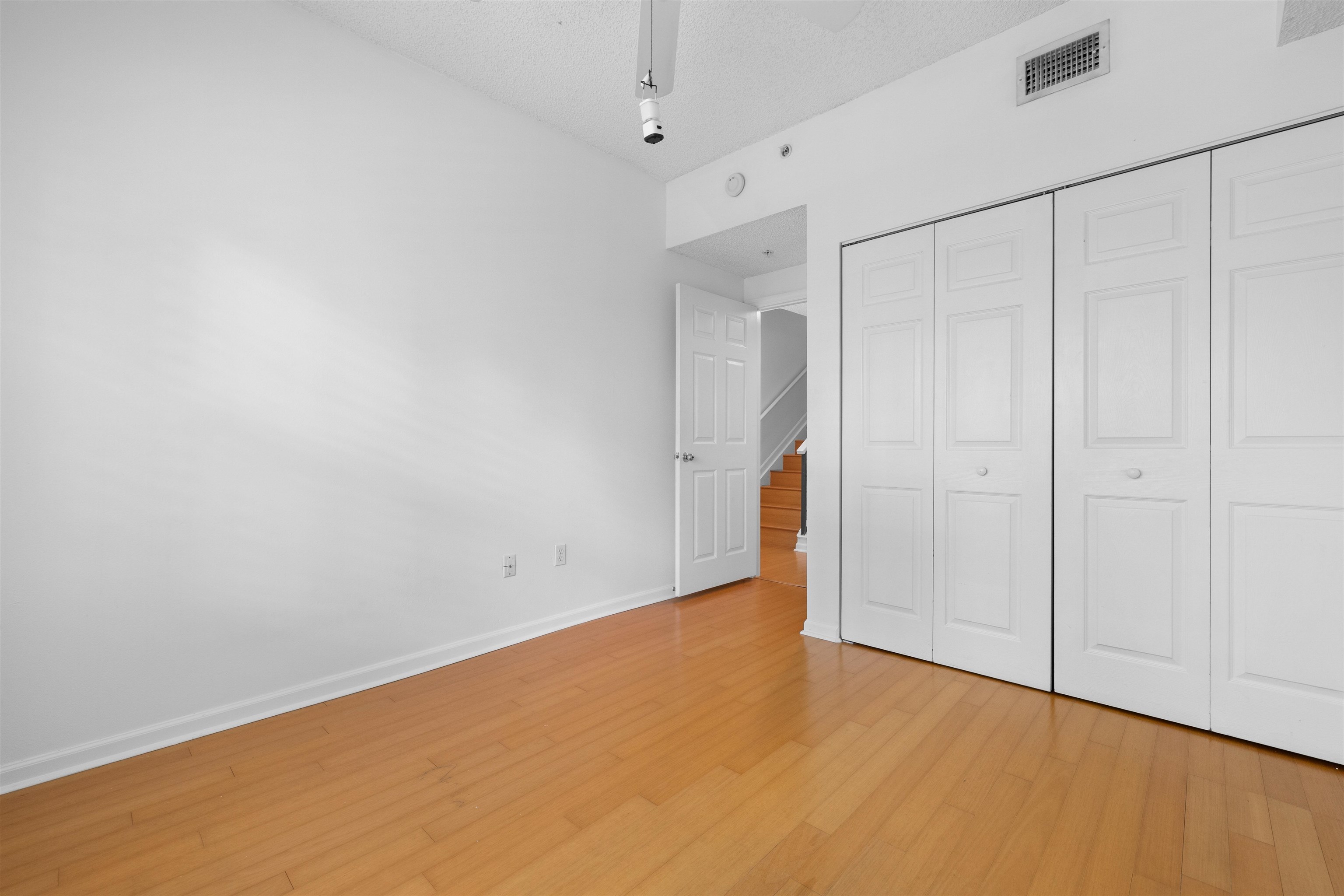 Image 16 of 31 For 2005 Mariposa Vista Ln  107