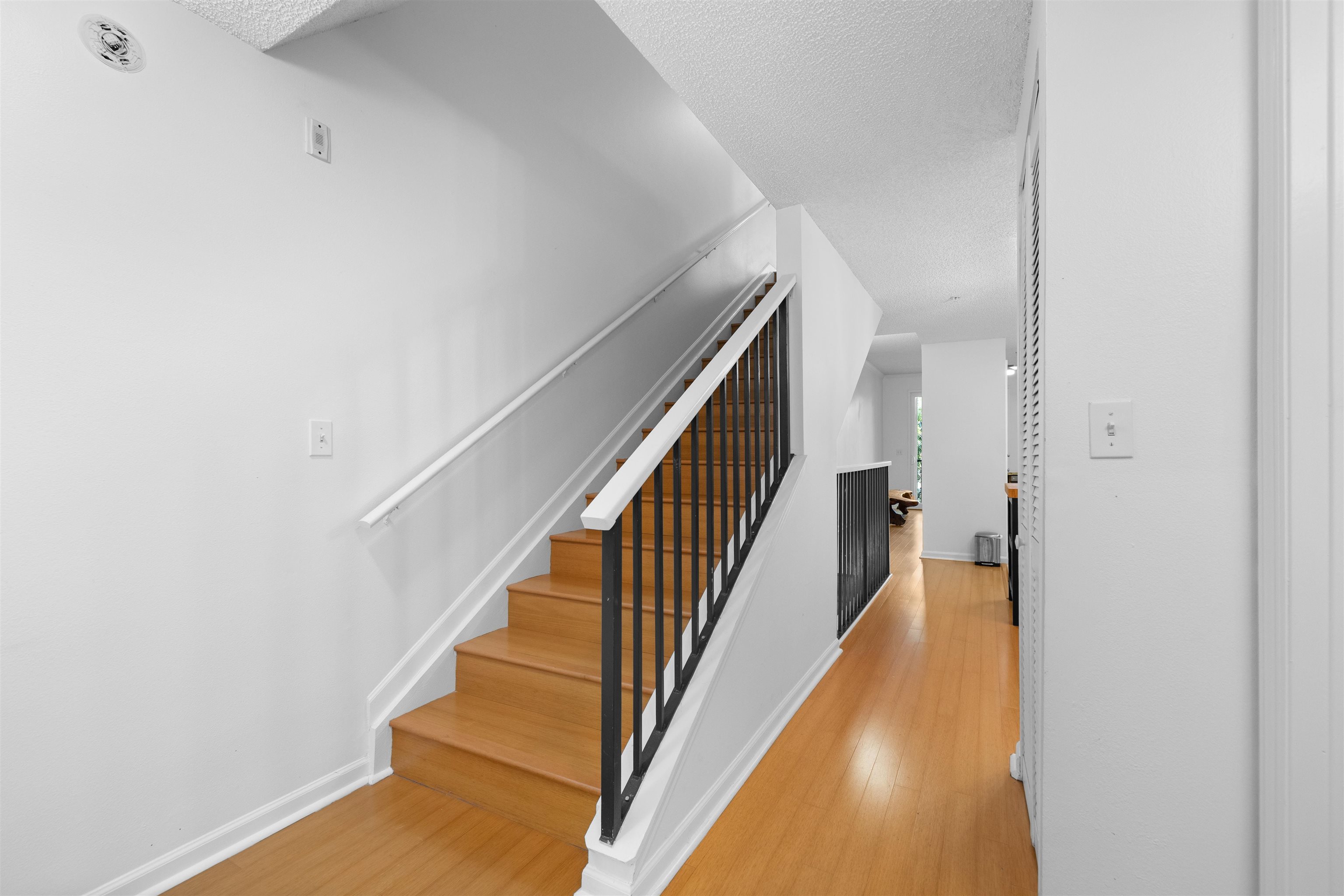 Image 17 of 31 For 2005 Mariposa Vista Ln  107