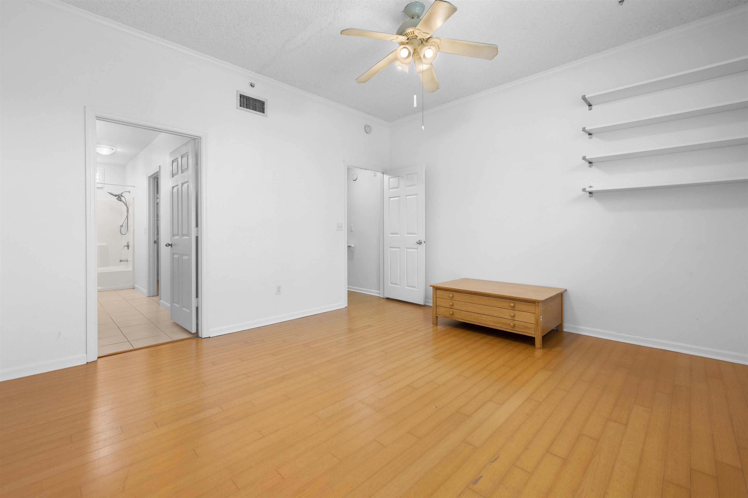 Image 19 of 31 For 2005 Mariposa Vista Ln  107