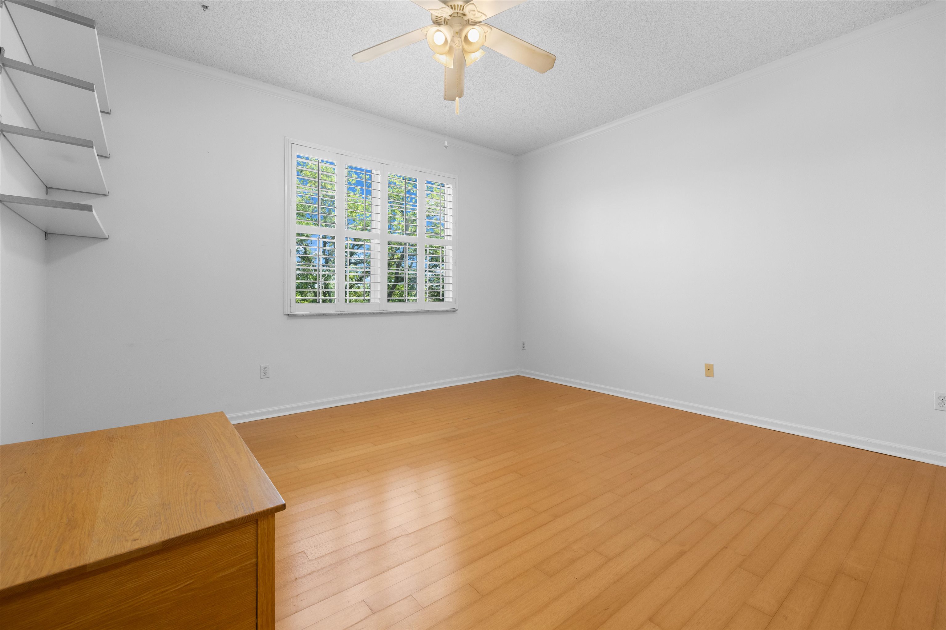 Image 20 of 31 For 2005 Mariposa Vista Ln  107