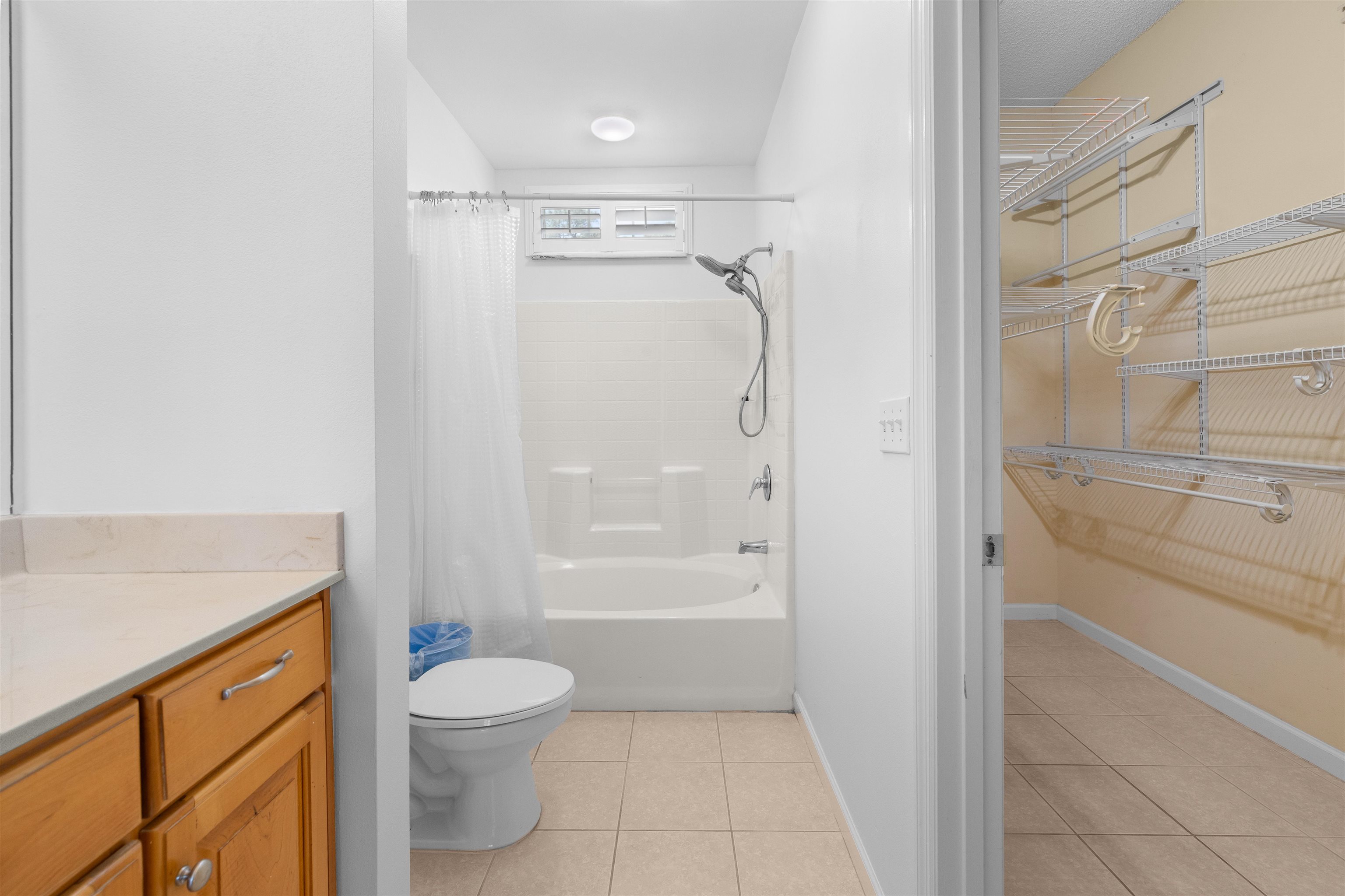 Image 23 of 31 For 2005 Mariposa Vista Ln  107