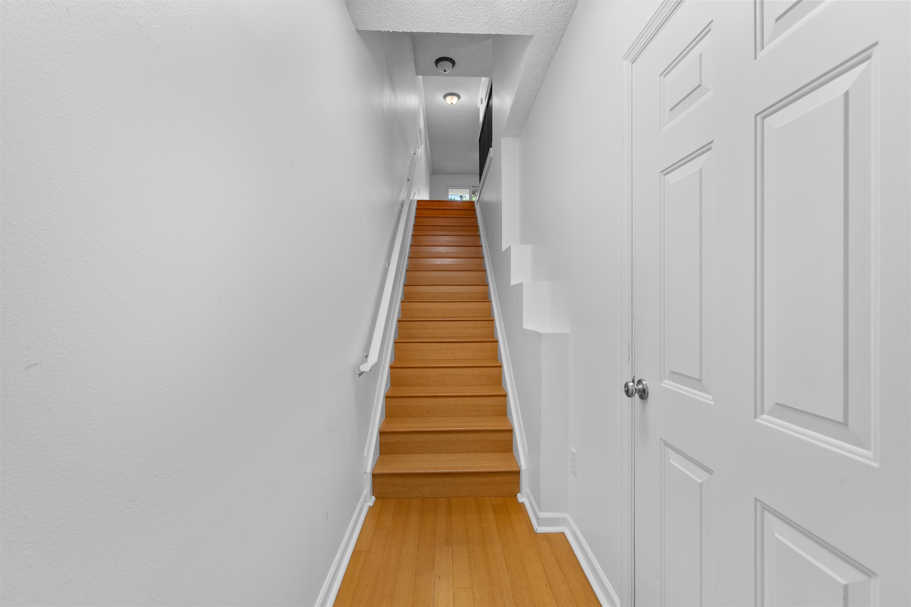 Image 3 of 31 For 2005 Mariposa Vista Ln  107