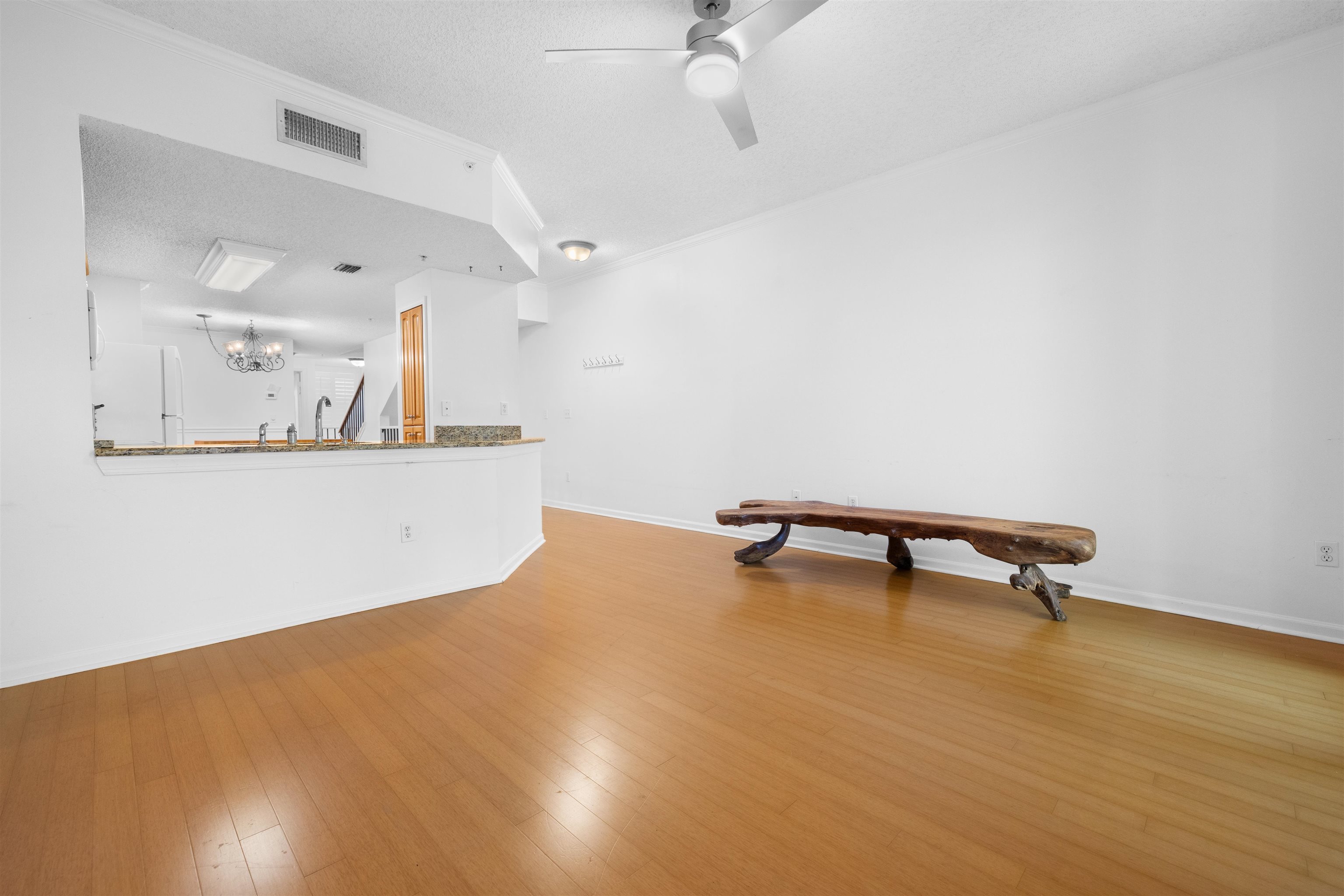 Image 5 of 31 For 2005 Mariposa Vista Ln  107