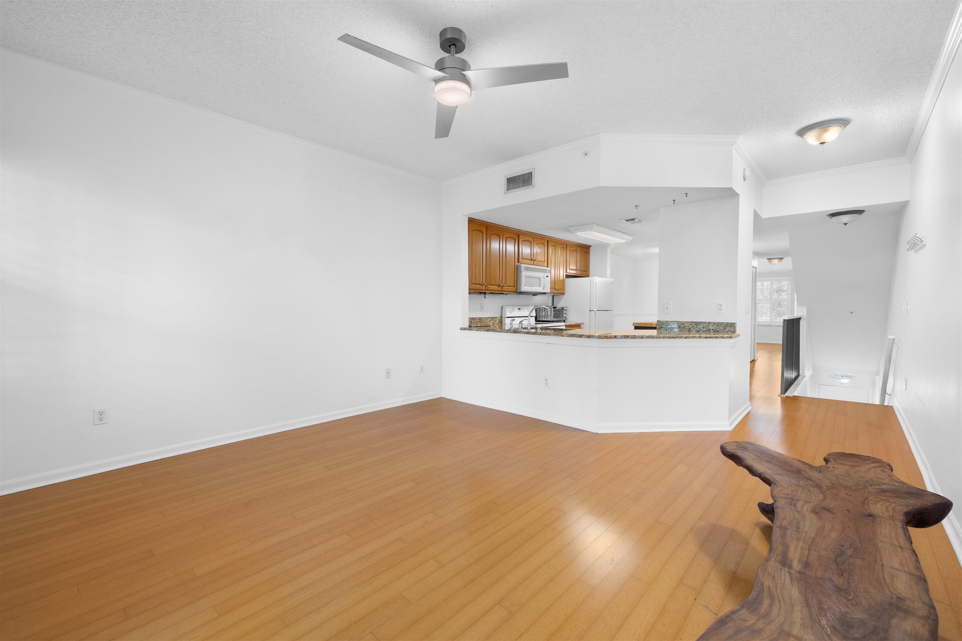 Image 6 of 31 For 2005 Mariposa Vista Ln  107