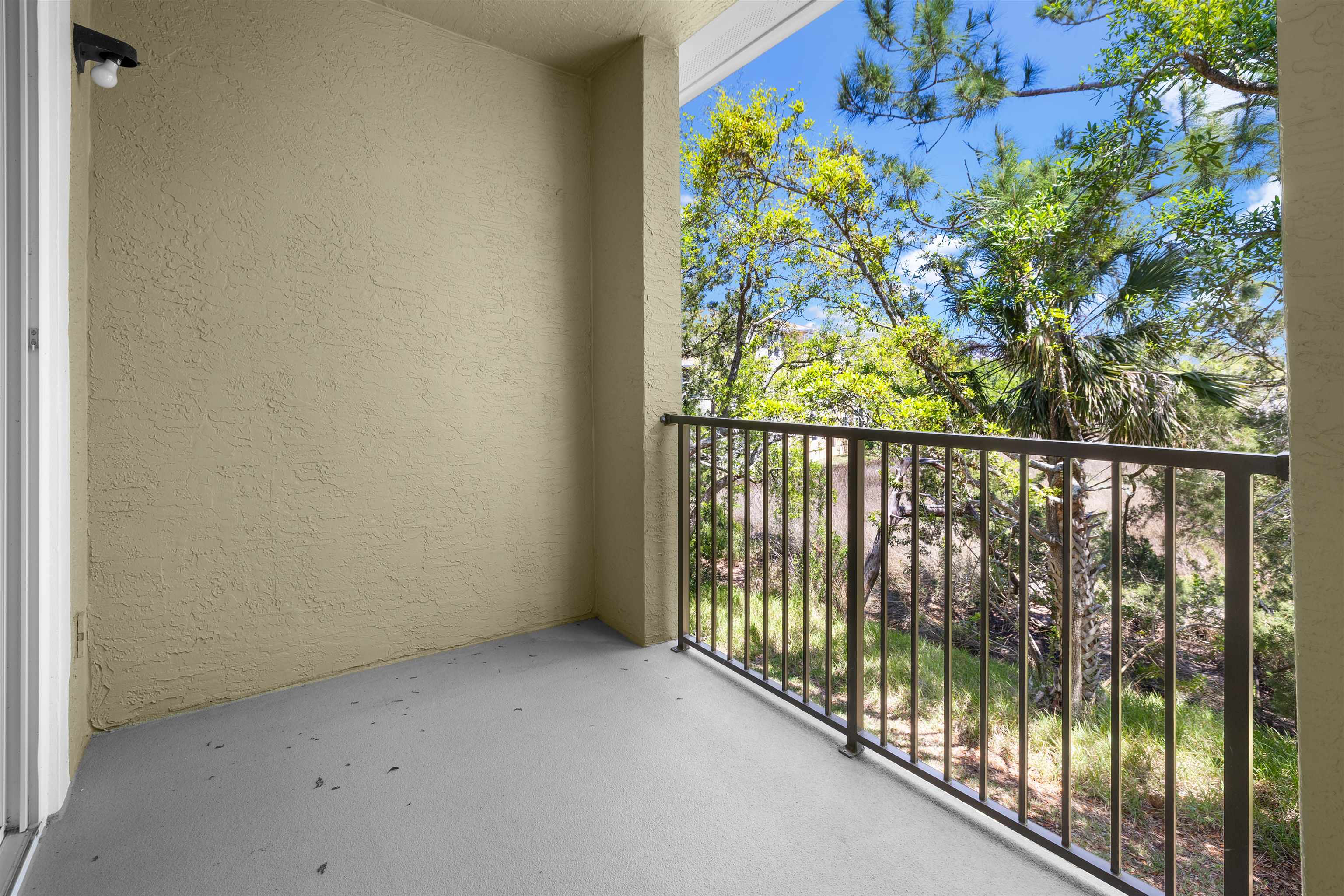 Image 7 of 31 For 2005 Mariposa Vista Ln  107