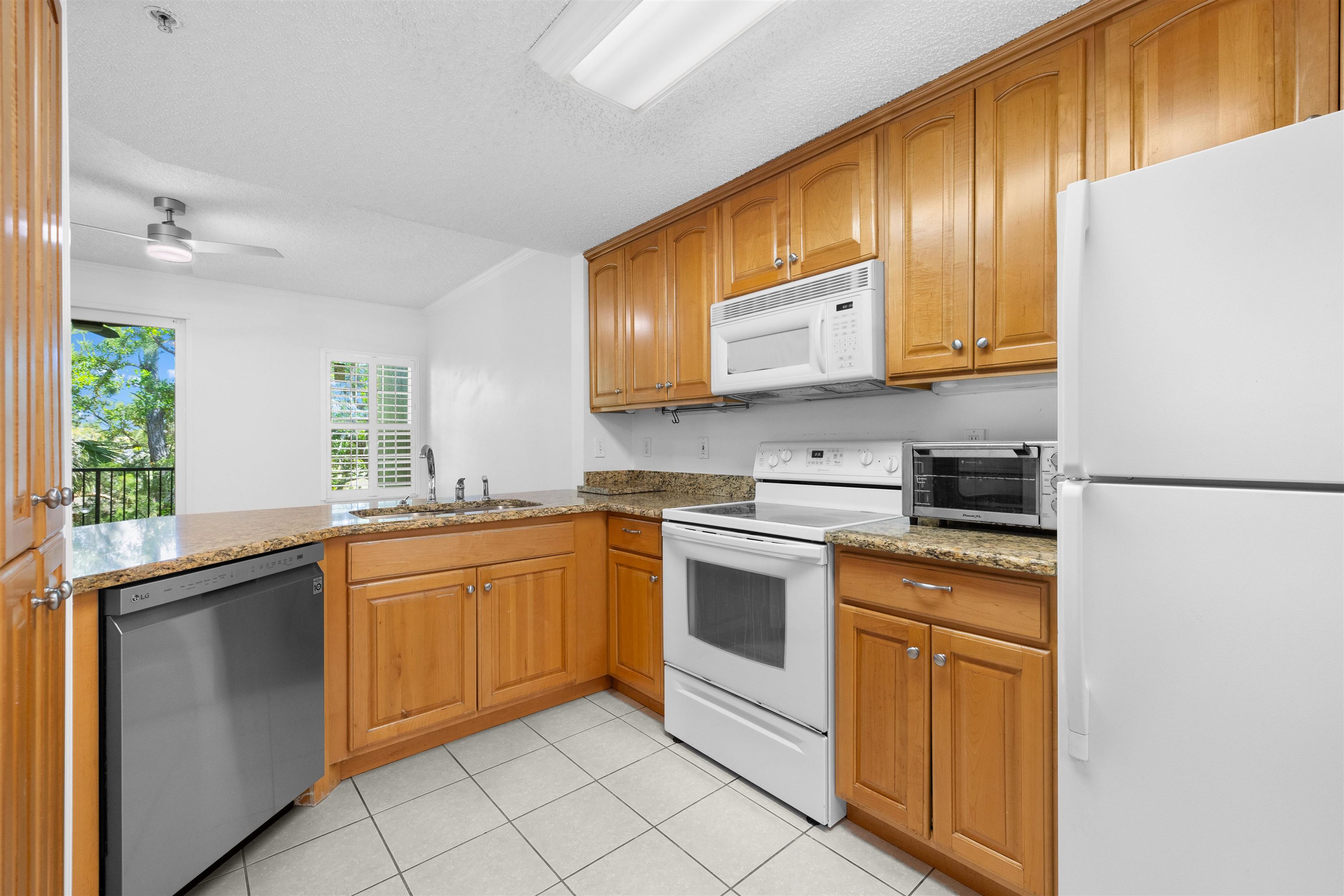 Image 8 of 31 For 2005 Mariposa Vista Ln  107