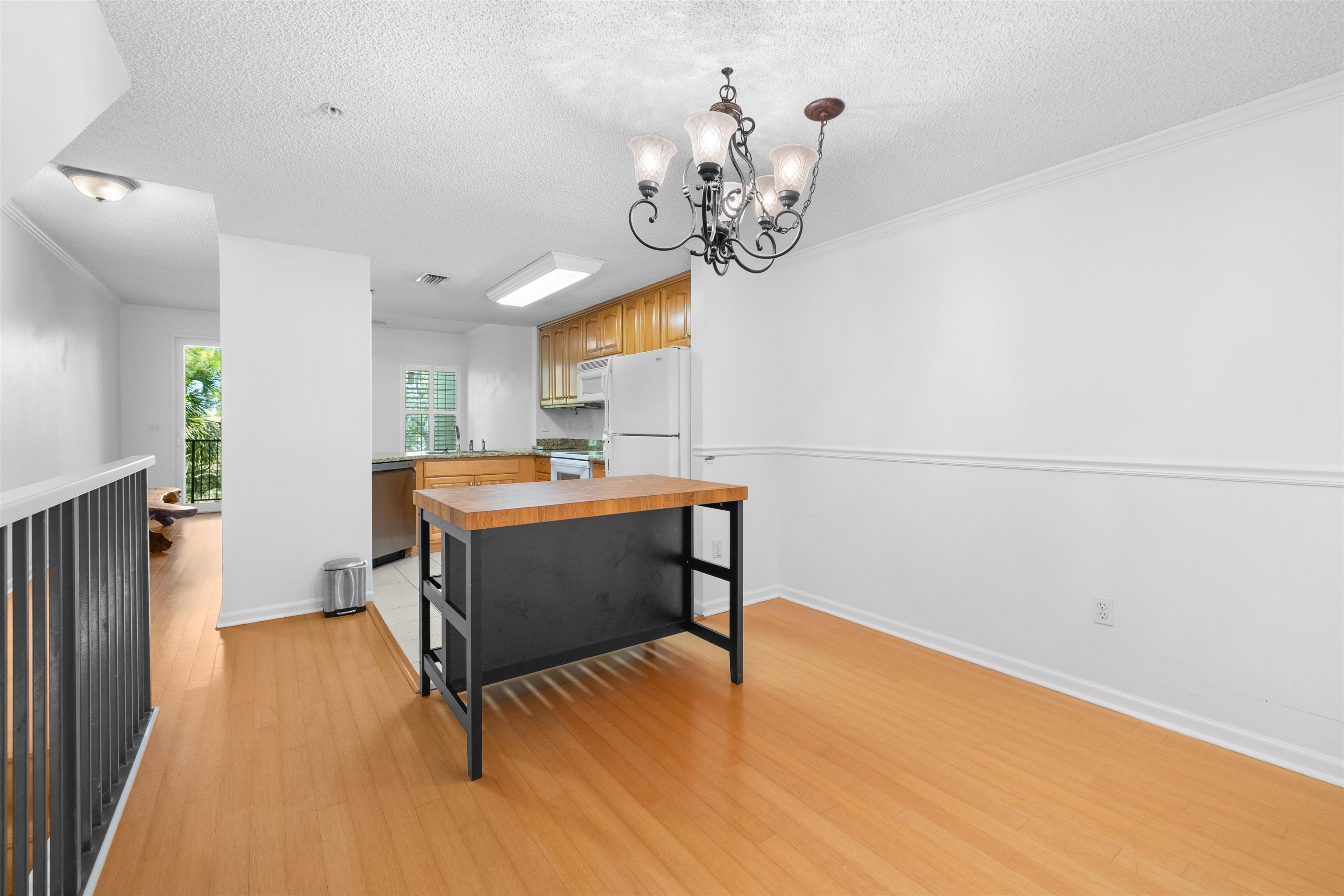 Image 9 of 31 For 2005 Mariposa Vista Ln  107