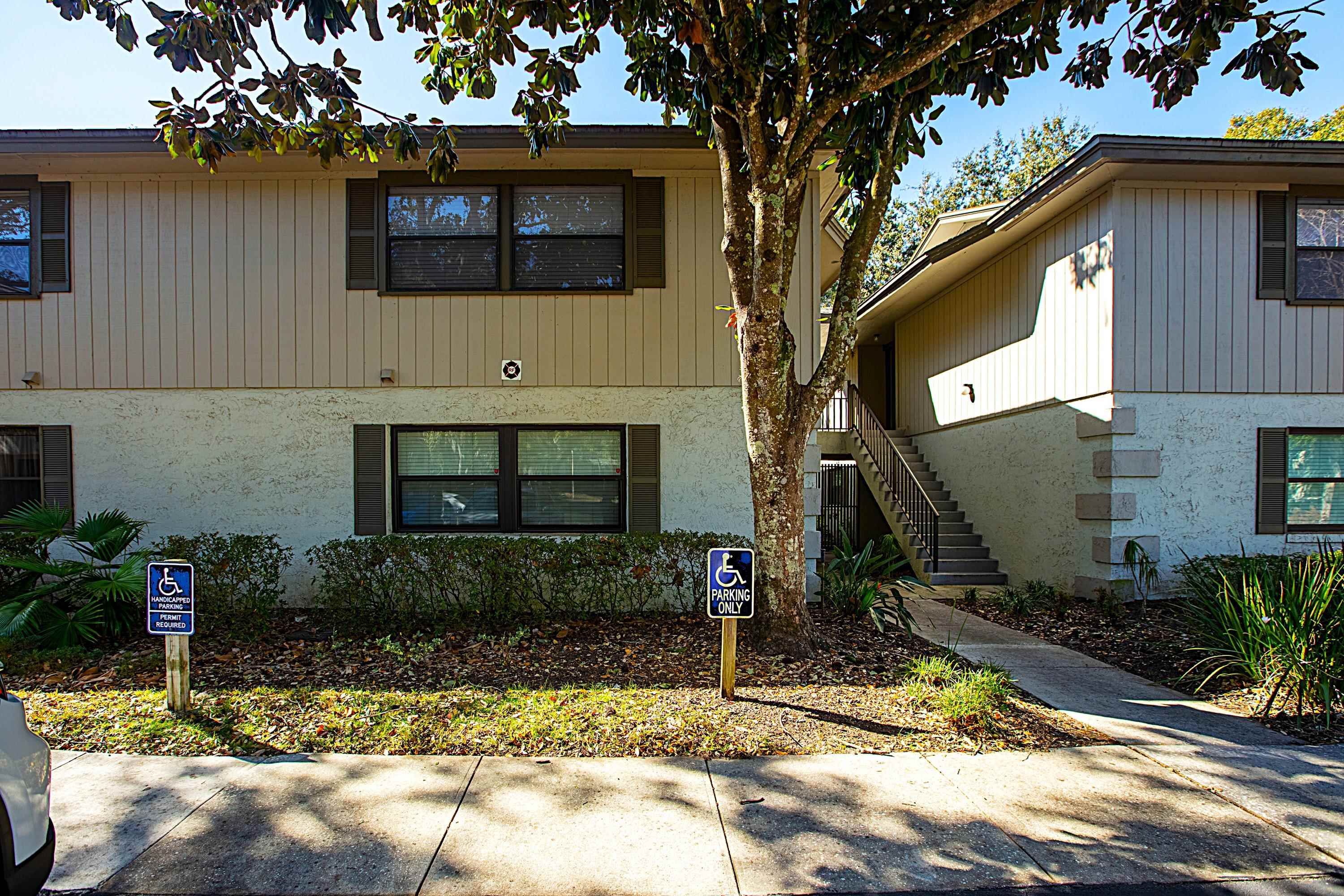 Image 31 of 59 For 28 Catalonia Ct