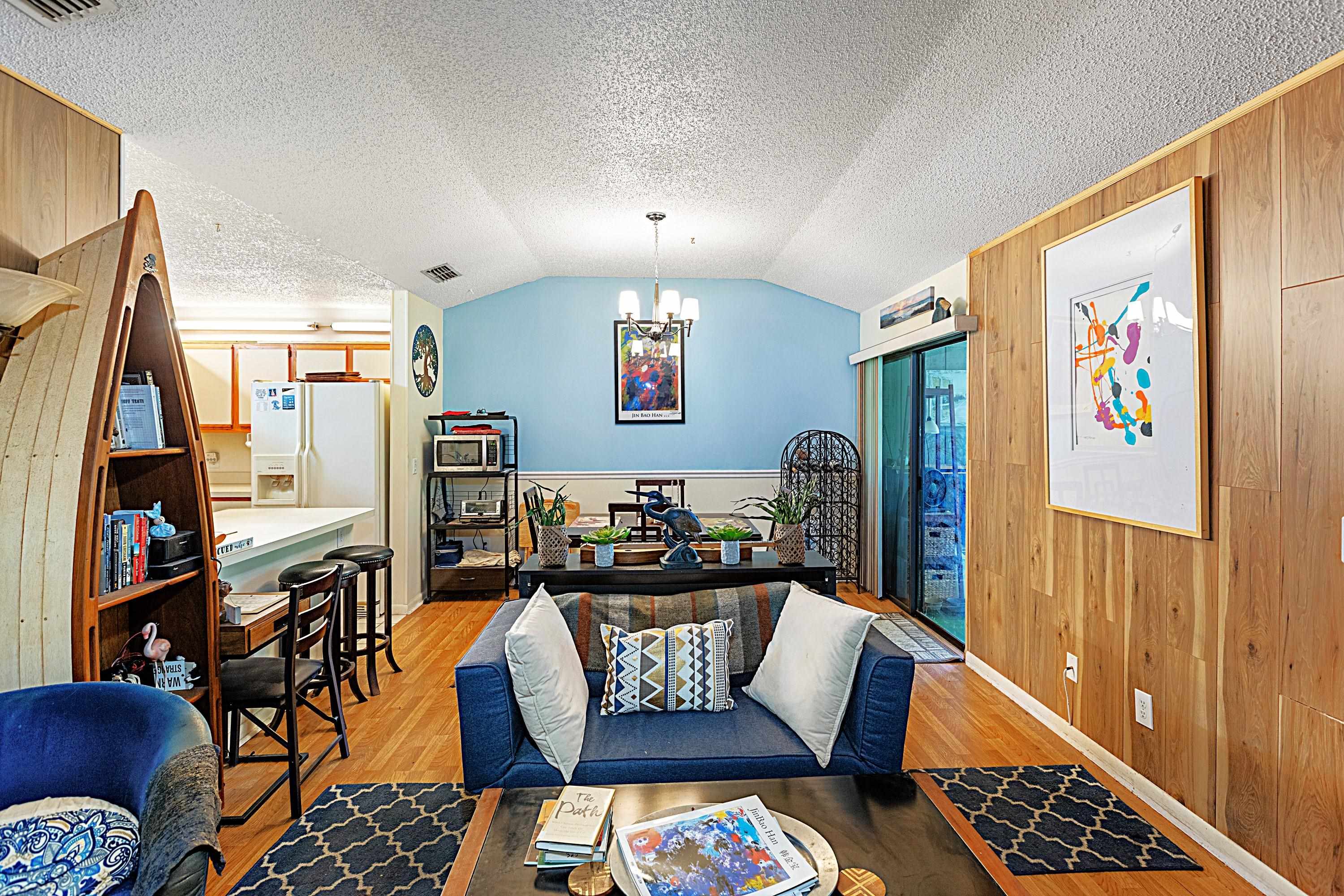 Image 4 of 59 For 28 Catalonia Ct