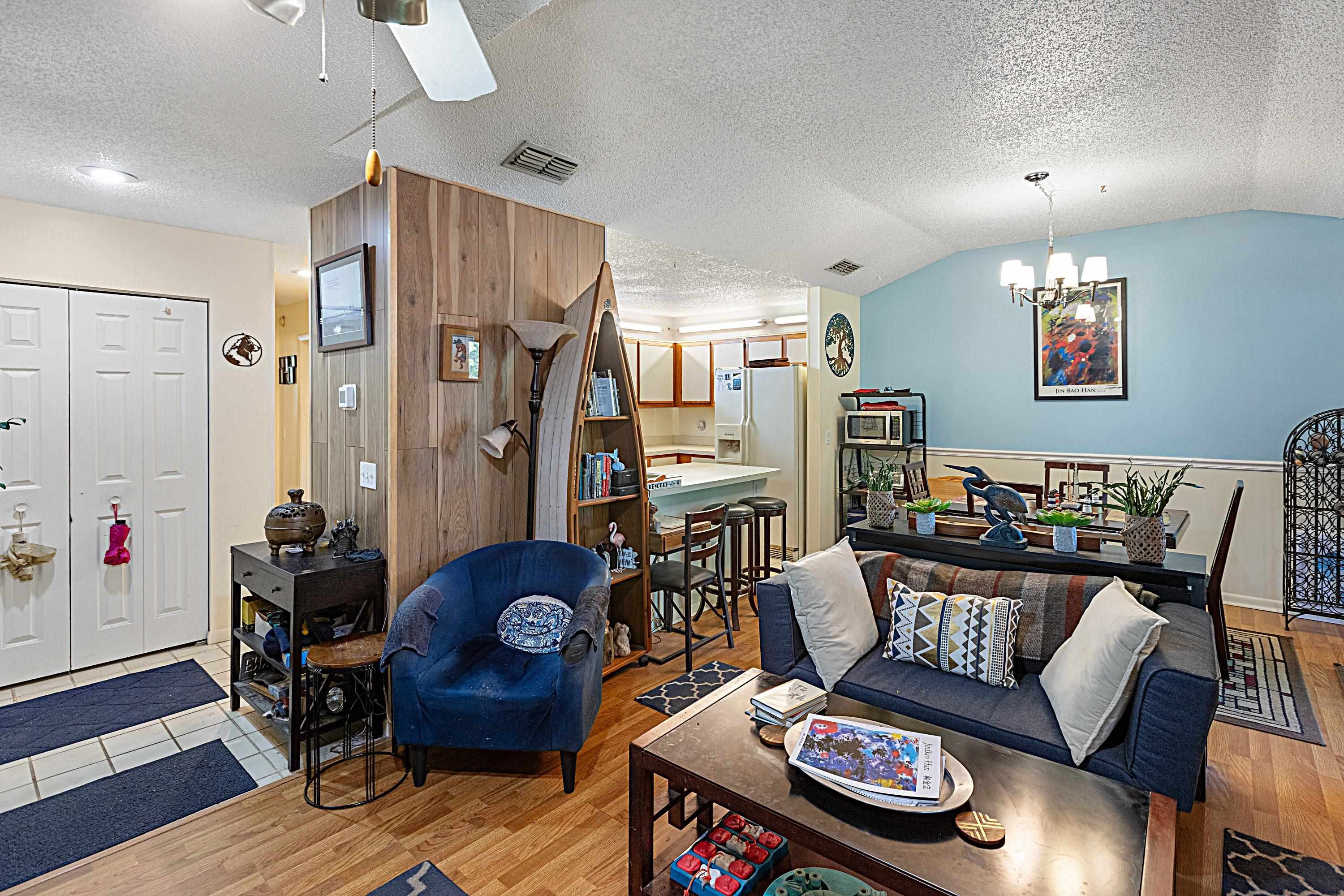 Image 6 of 59 For 28 Catalonia Ct