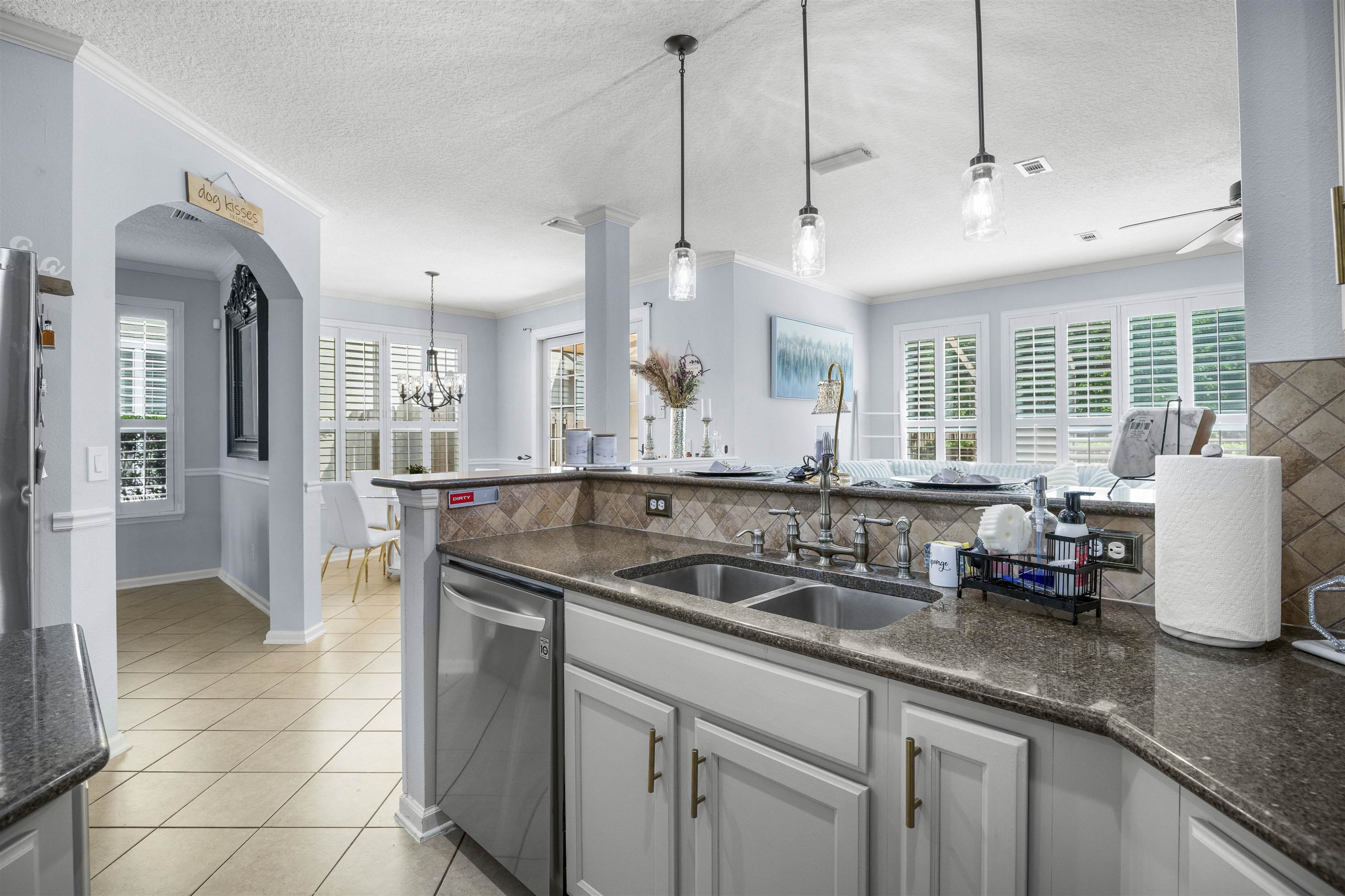 Image 18 of 62 For 3020 Atherley Rd