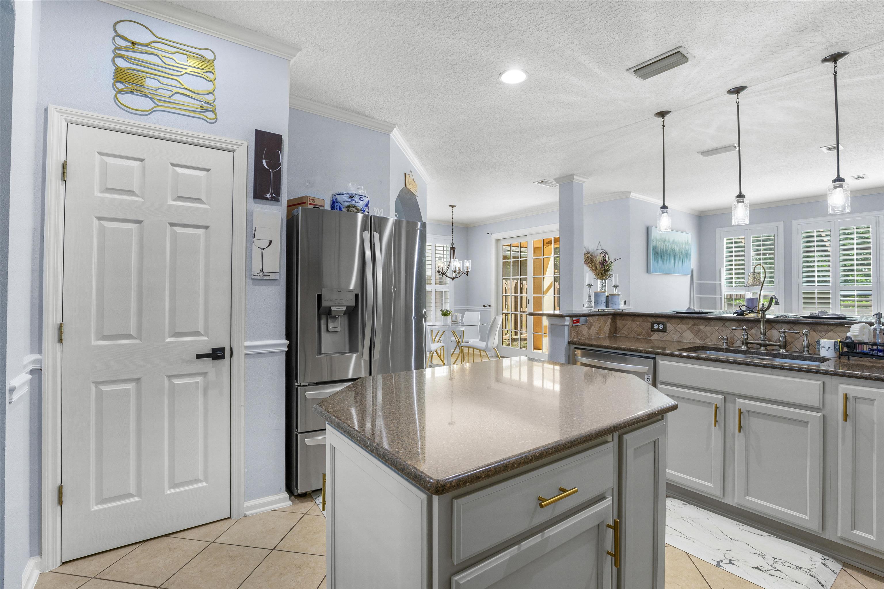 Image 20 of 62 For 3020 Atherley Rd