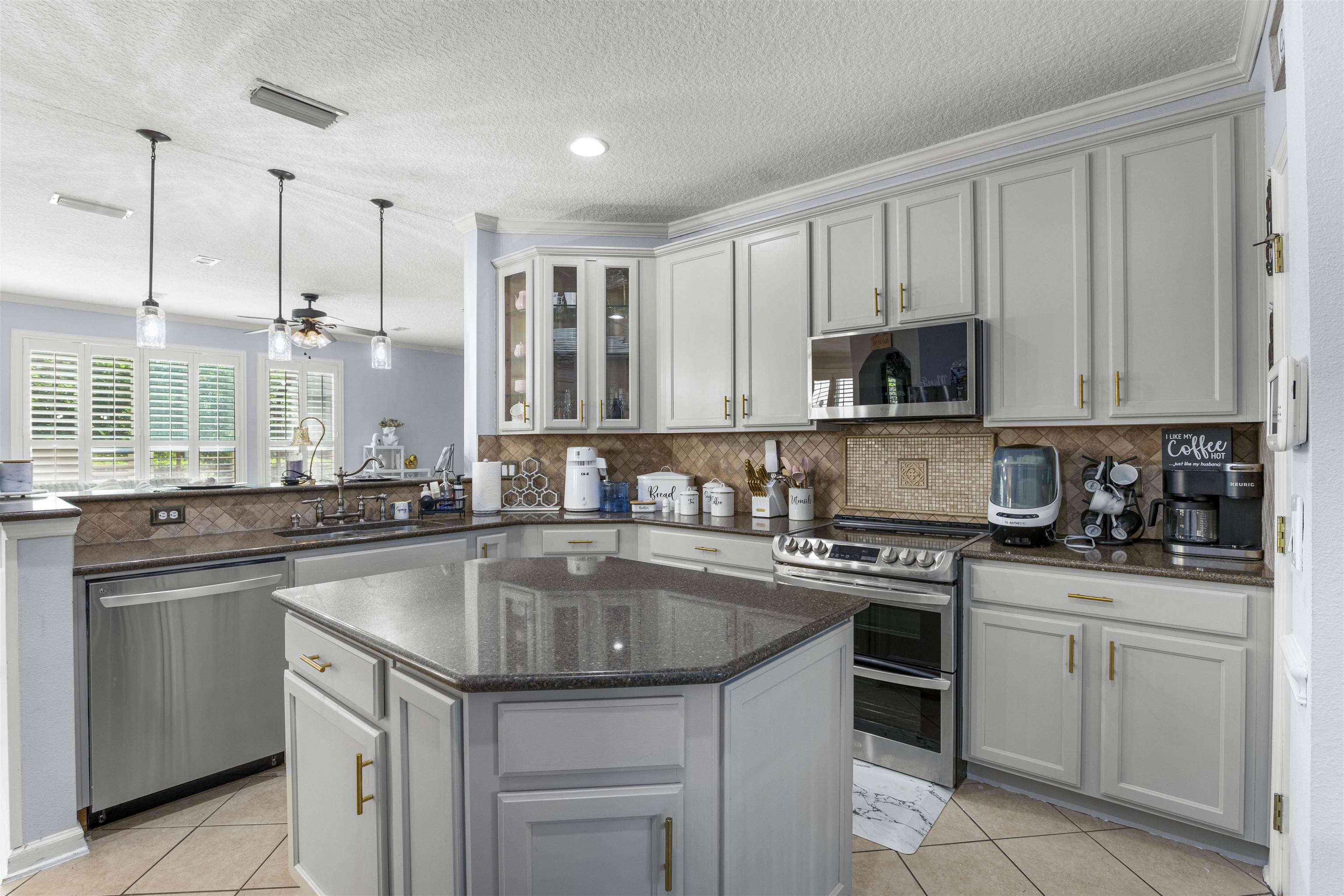 Image 4 of 62 For 3020 Atherley Rd