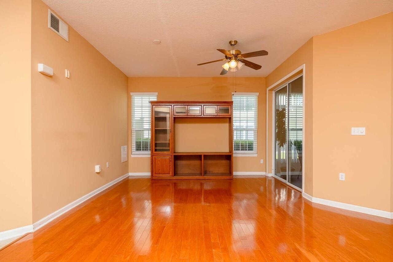 Image 17 of 47 For 1700 Prestwick Pl