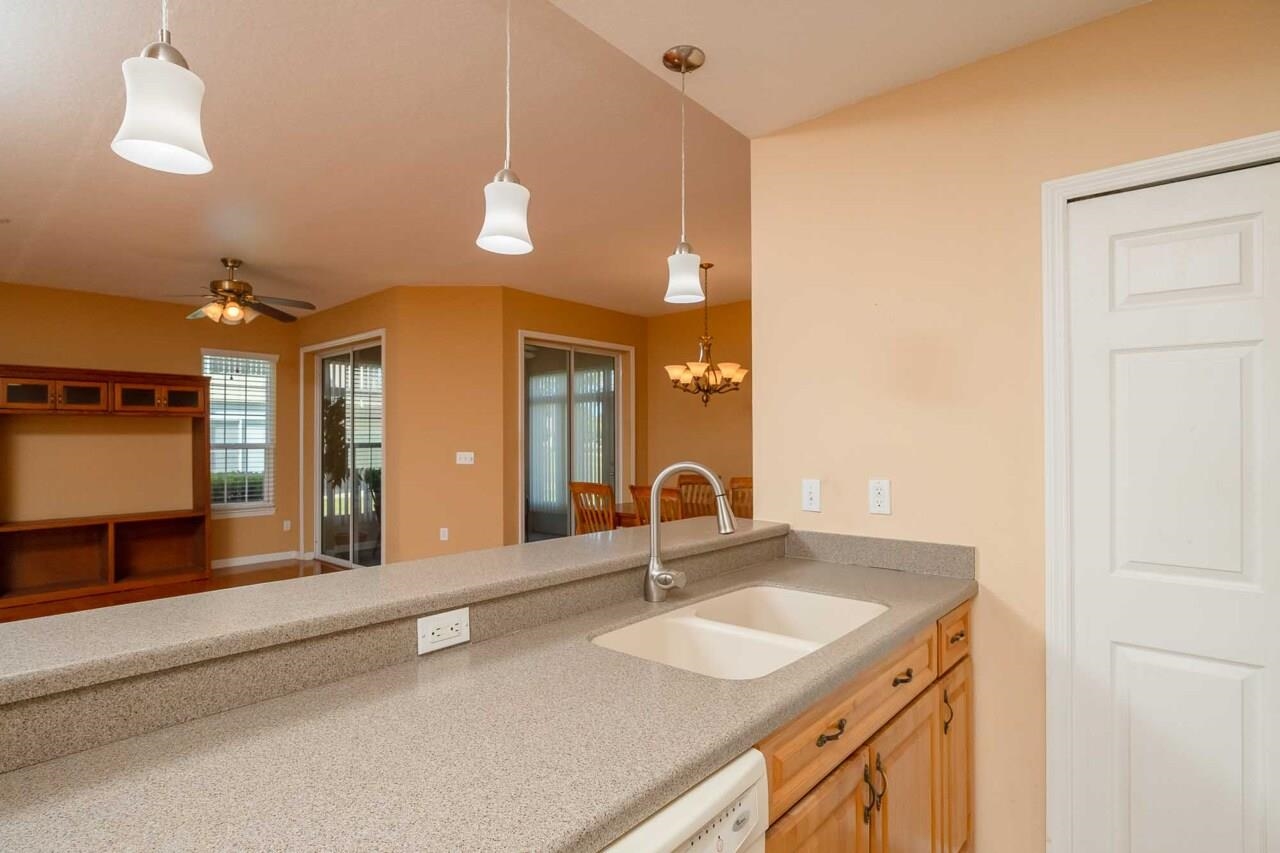 Image 21 of 47 For 1700 Prestwick Pl