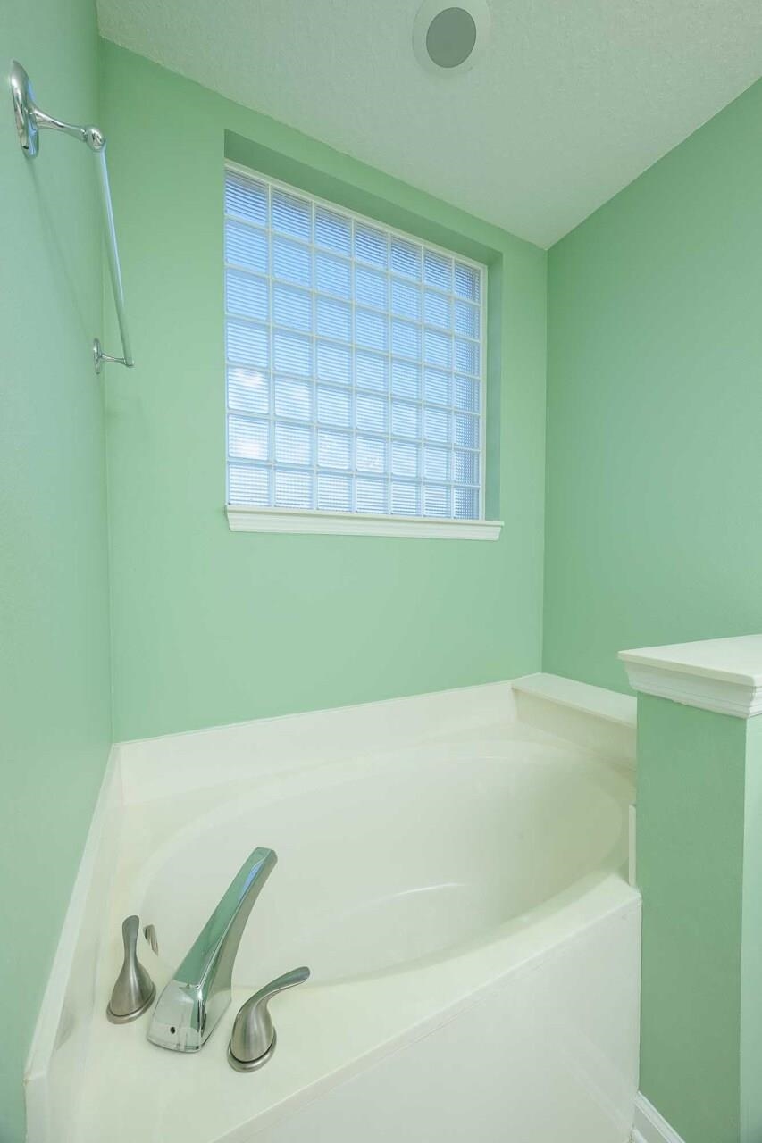 Image 31 of 47 For 1700 Prestwick Pl