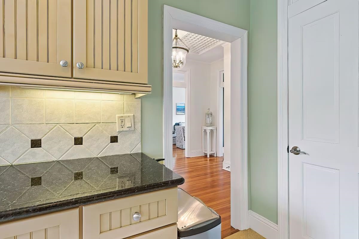 Image 12 of 41 For 172 Cordova St  4&13u