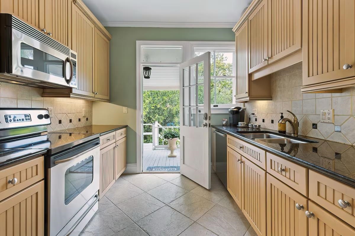 Image 13 of 41 For 172 Cordova St  4&13u