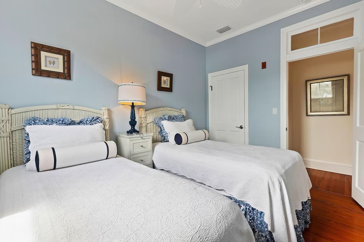 Image 27 of 41 For 172 Cordova St  4&13u