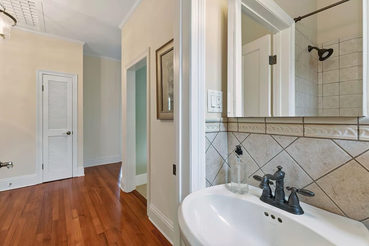 Image 29 of 41 For 172 Cordova St  4&13u