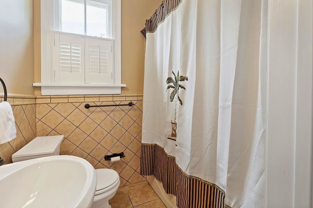 Image 30 of 41 For 172 Cordova St  4&13u