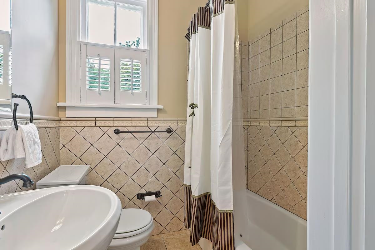 Image 31 of 41 For 172 Cordova St  4&13u