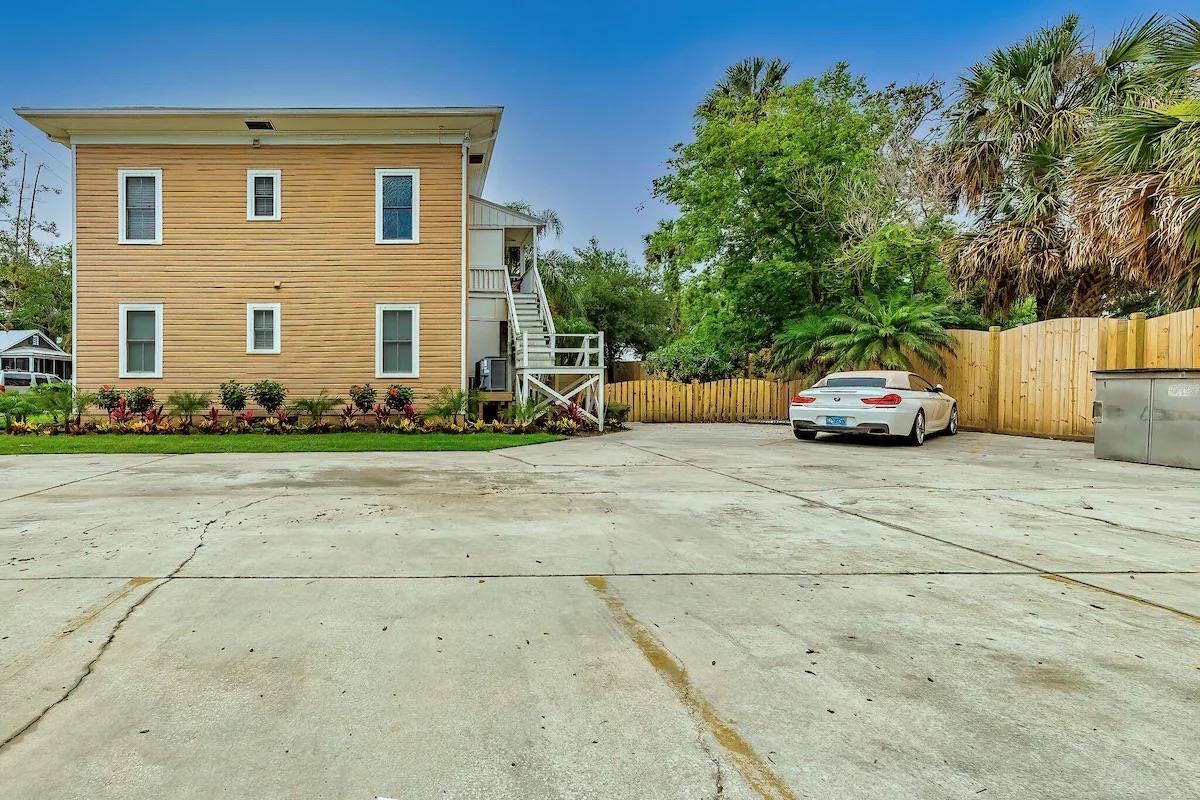 Image 40 of 41 For 172 Cordova St  4&13u