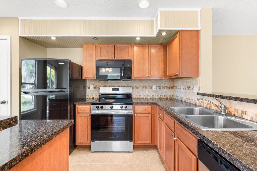 Image 10 of 56 For 211 Crete Ct - End Unit