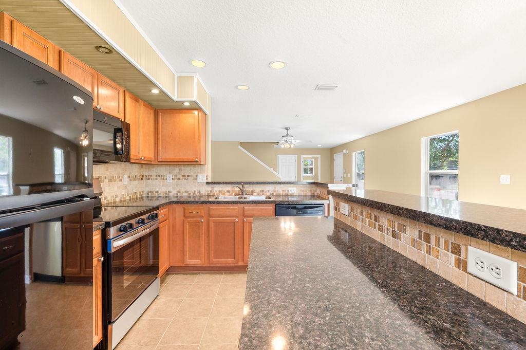 Image 12 of 56 For 211 Crete Ct - End Unit