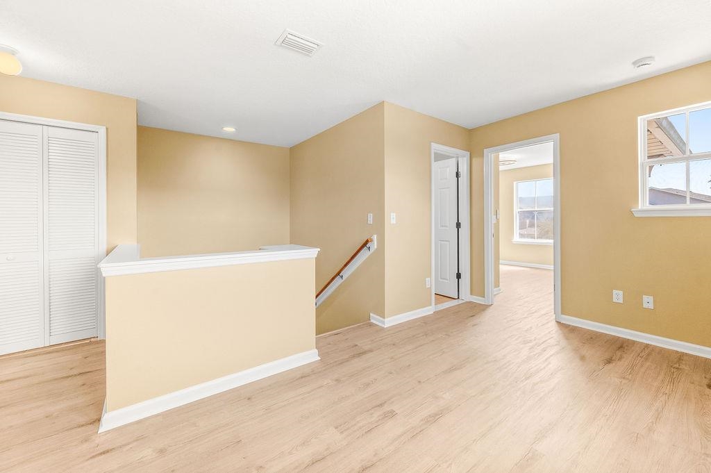 Image 18 of 56 For 211 Crete Ct - End Unit