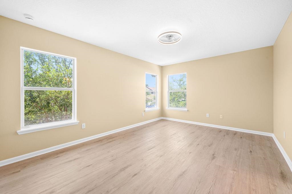 Image 21 of 56 For 211 Crete Ct - End Unit