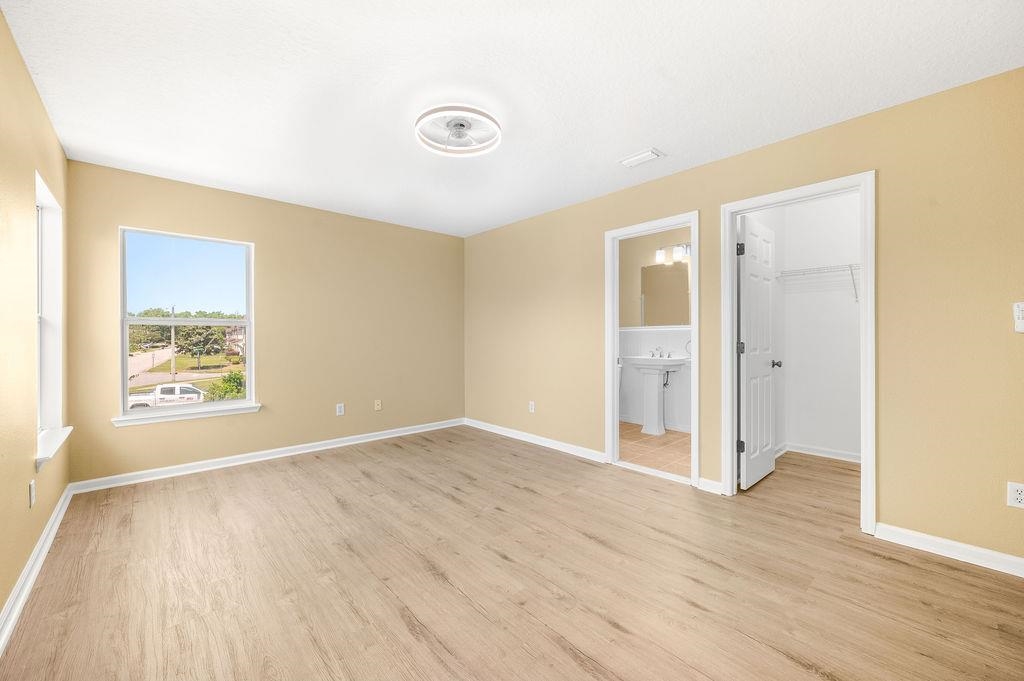 Image 22 of 56 For 211 Crete Ct - End Unit