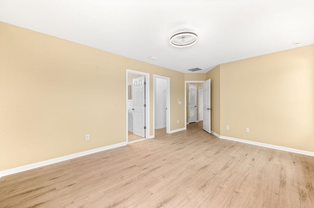 Image 23 of 56 For 211 Crete Ct - End Unit