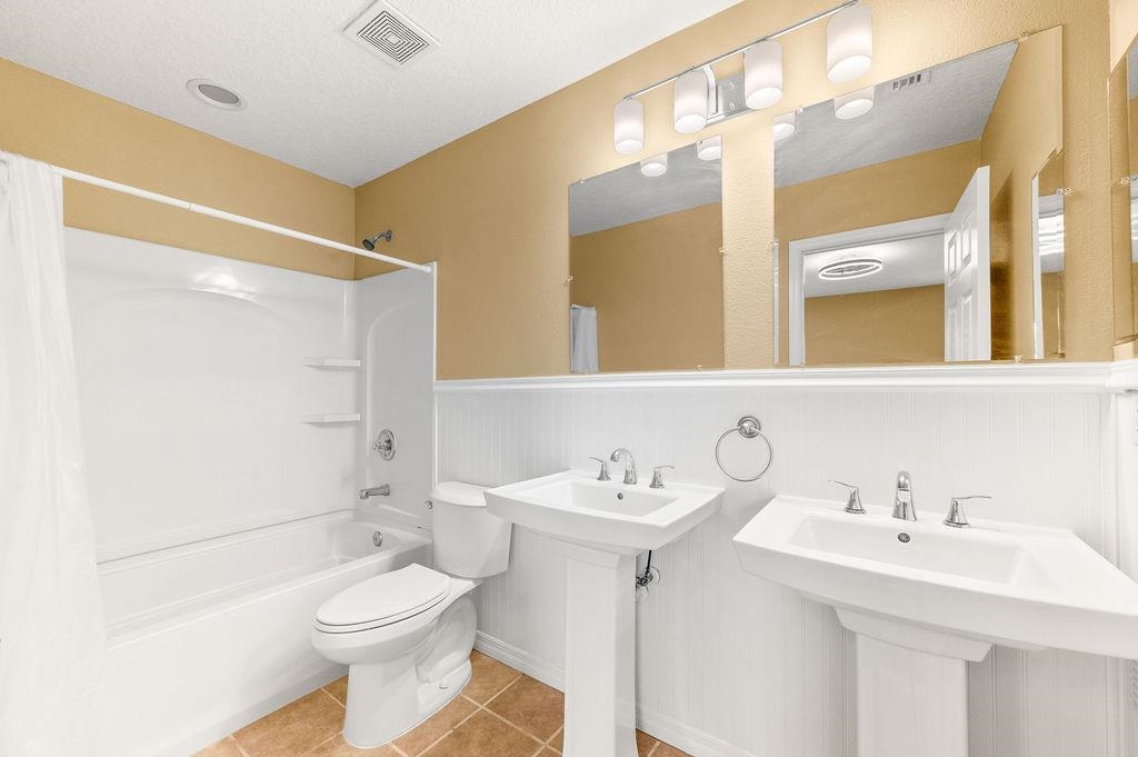 Image 25 of 56 For 211 Crete Ct - End Unit