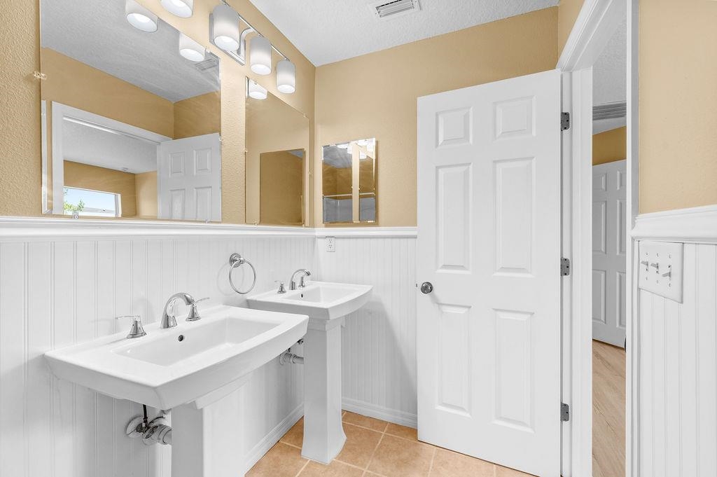 Image 26 of 56 For 211 Crete Ct - End Unit